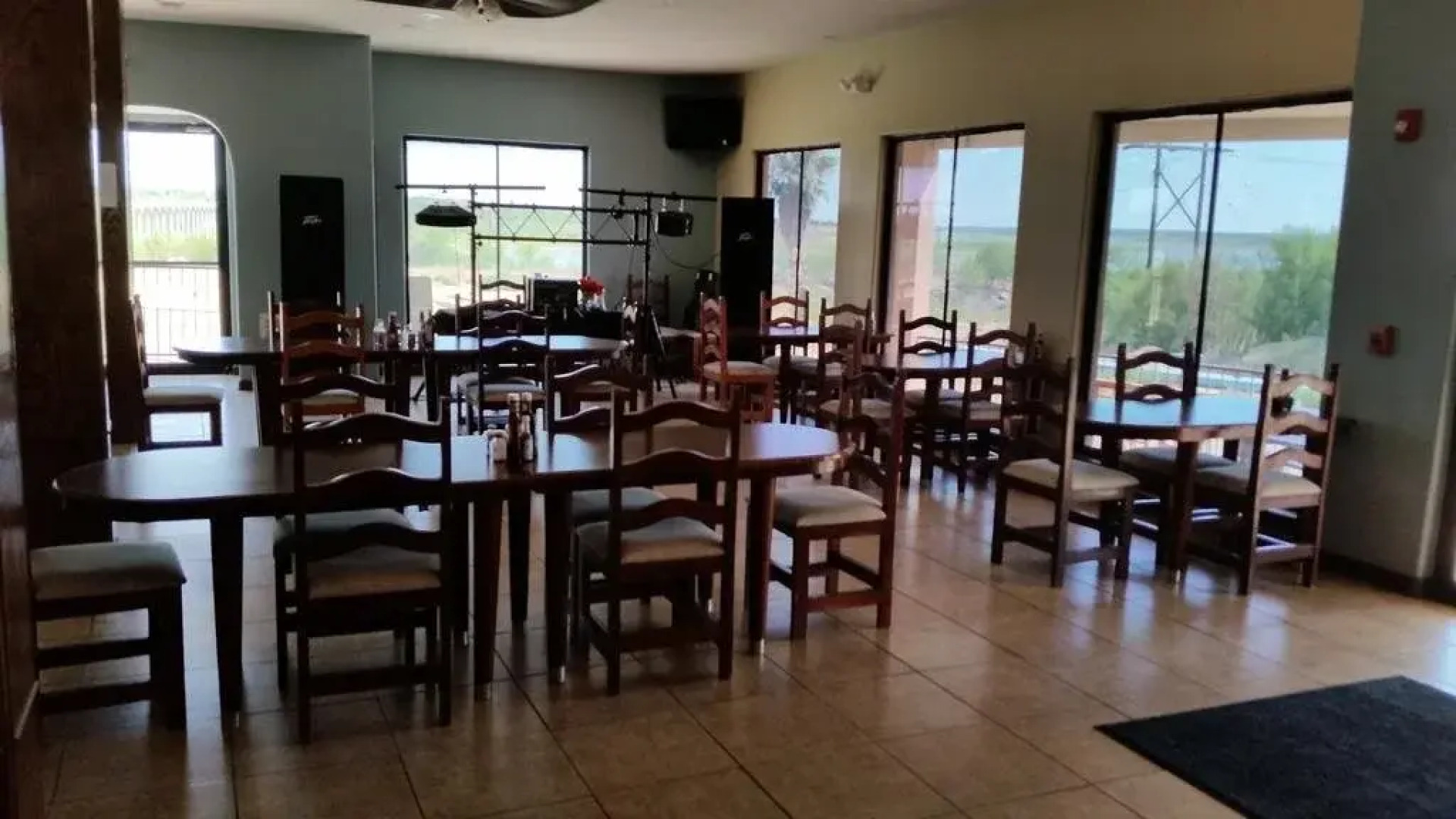 Lakeview Inn & Suites