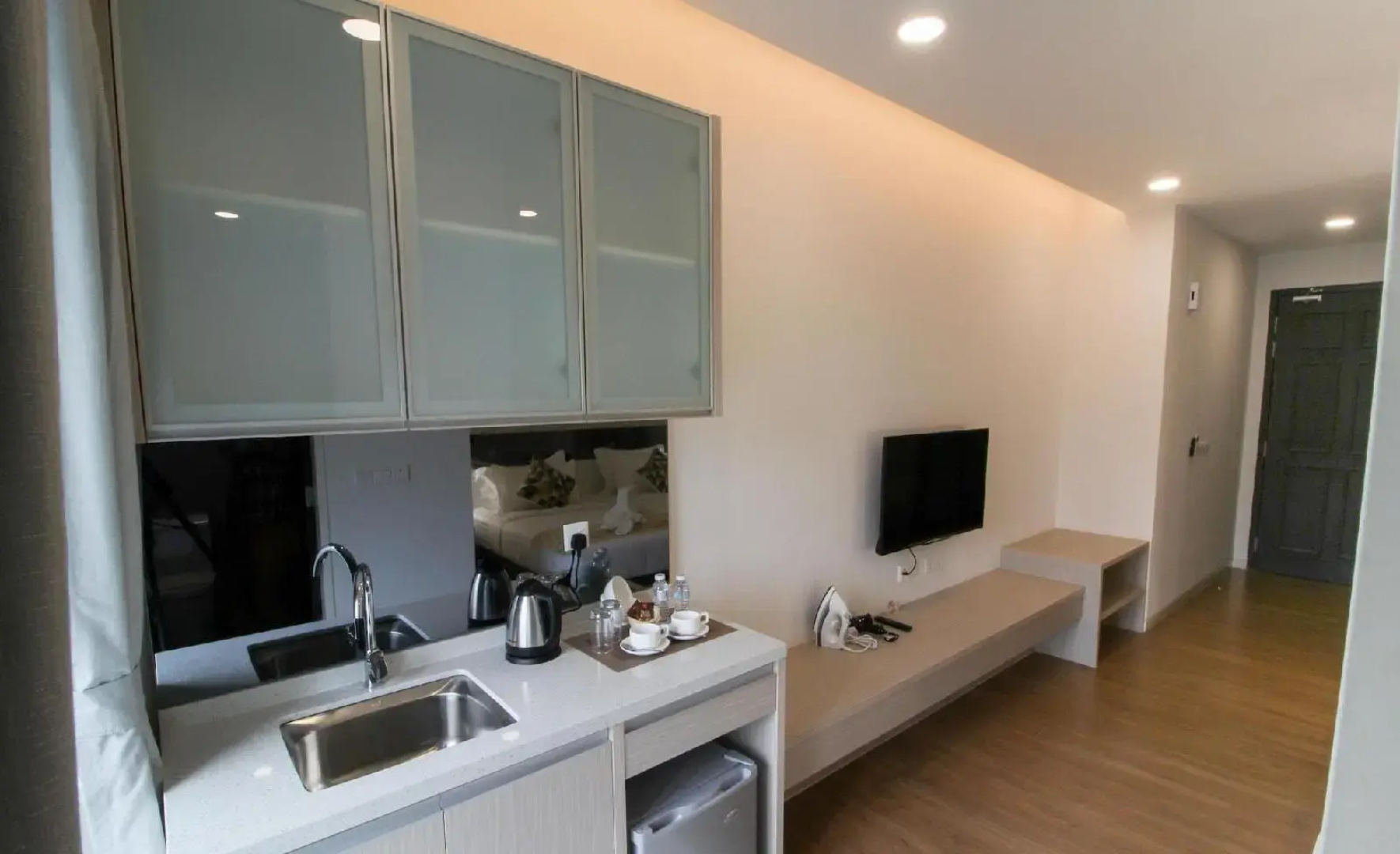 Tropical Villa Service Suite