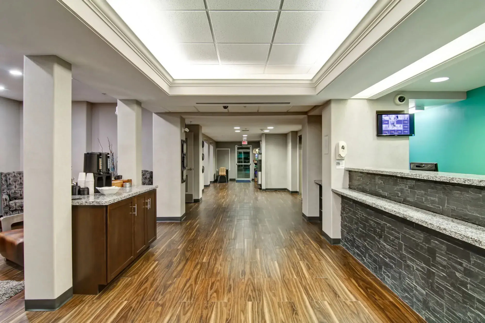 Home Inn Express - Medicine Hat