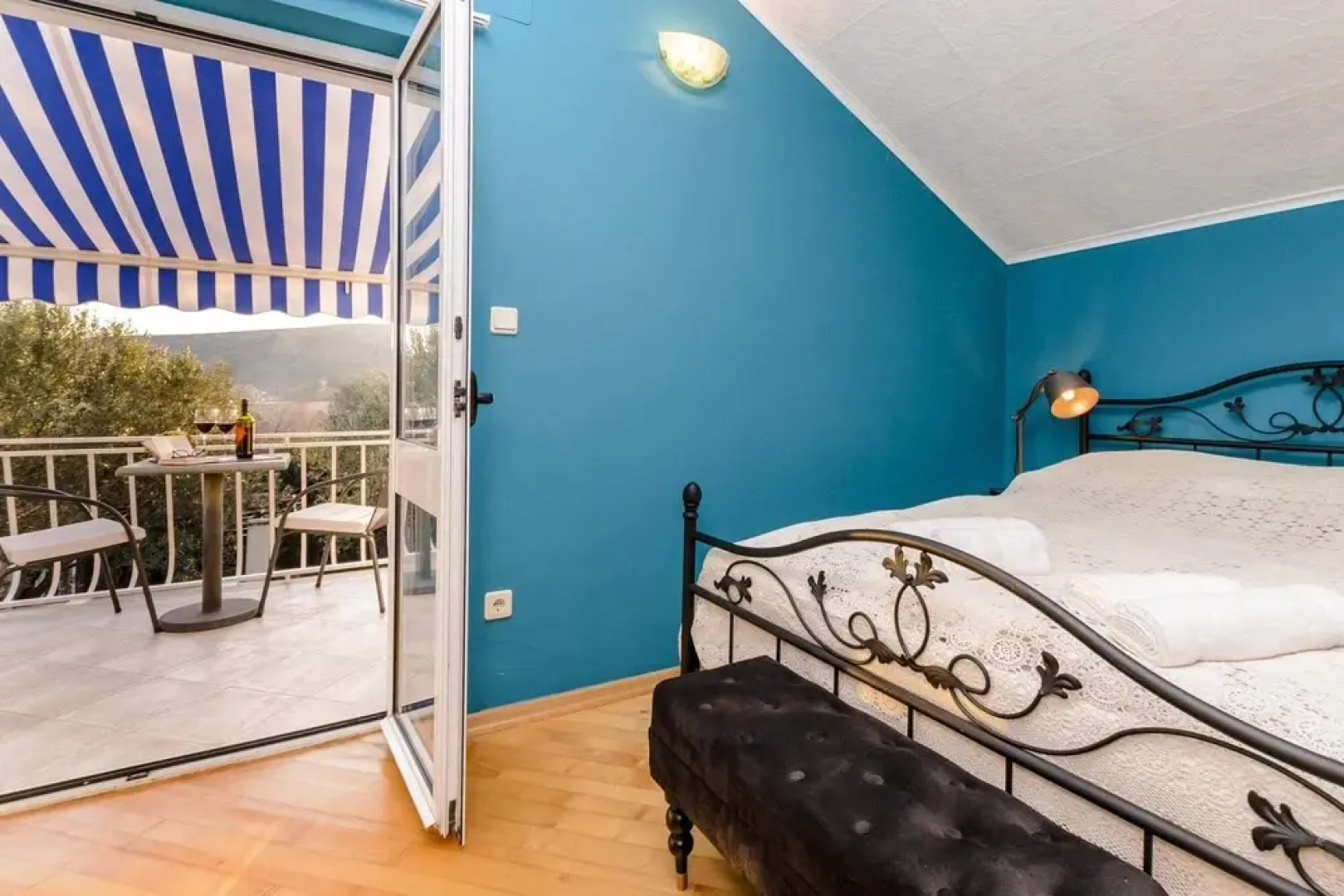 Villa Piano - Four Bedroom Villa With Terrace and Swimming Pool ID Direct Booker 1036