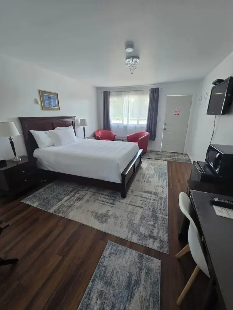 White Fang Motel