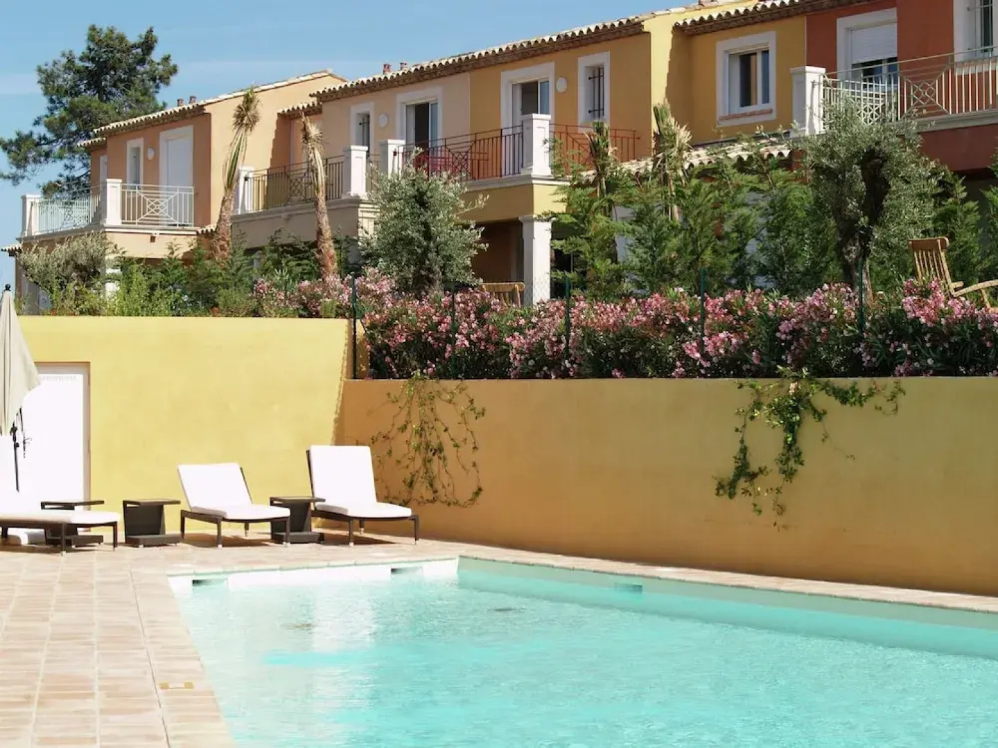 Tidy Appartment With Dishwasher and AC, 10 km From the Beach