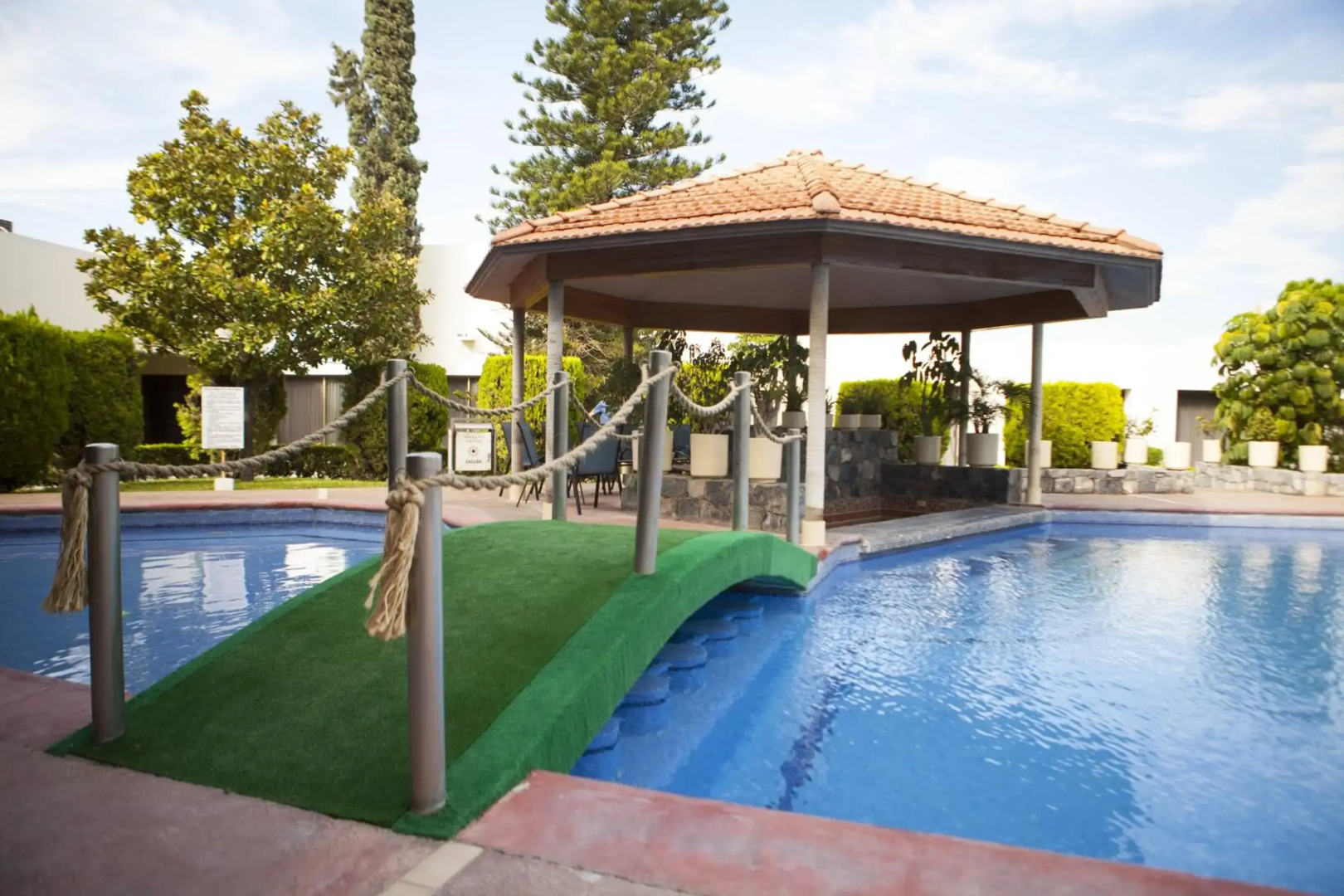 Hotel Paradise Inn