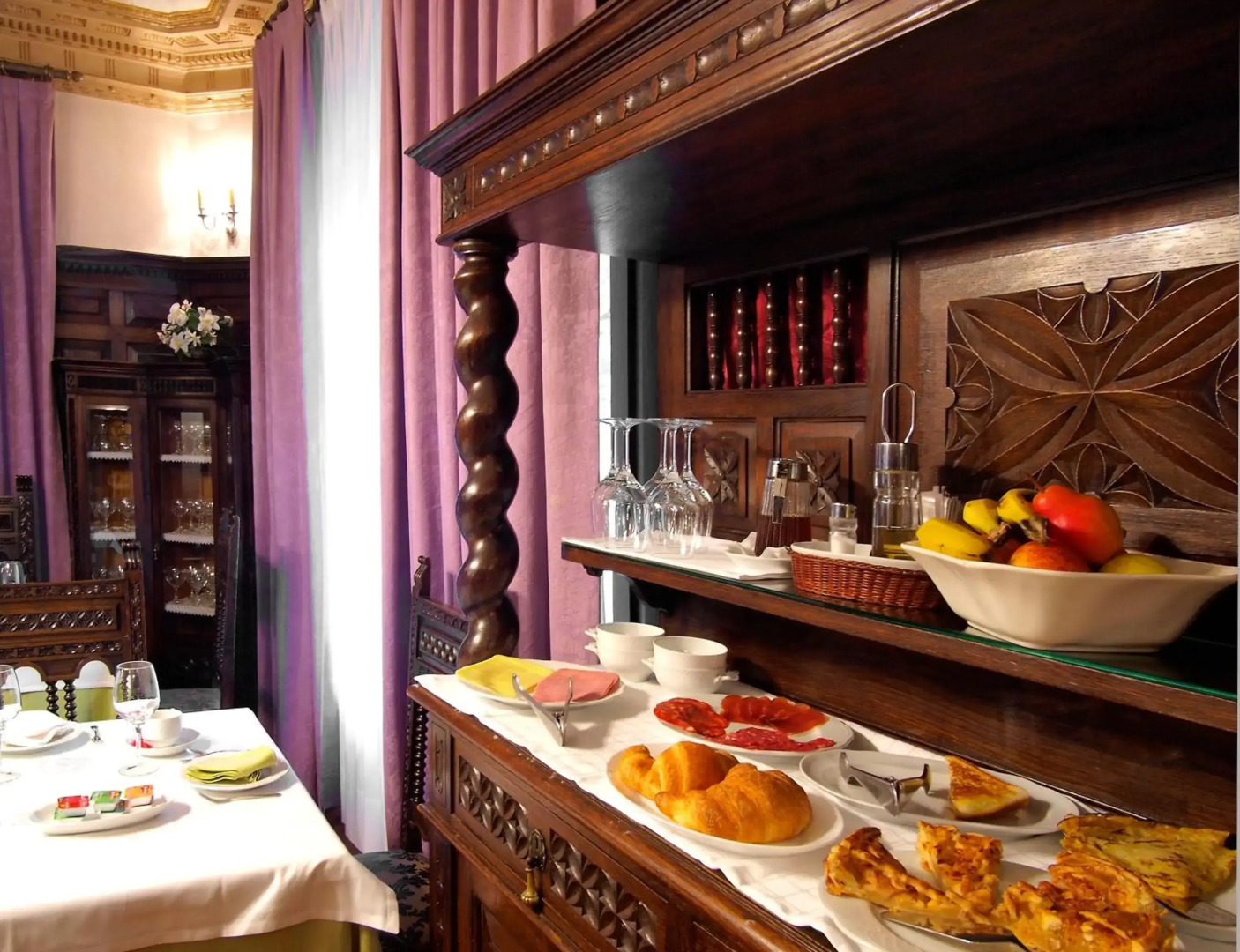 Palacio Arias and Hotel y Apartamentos Arias