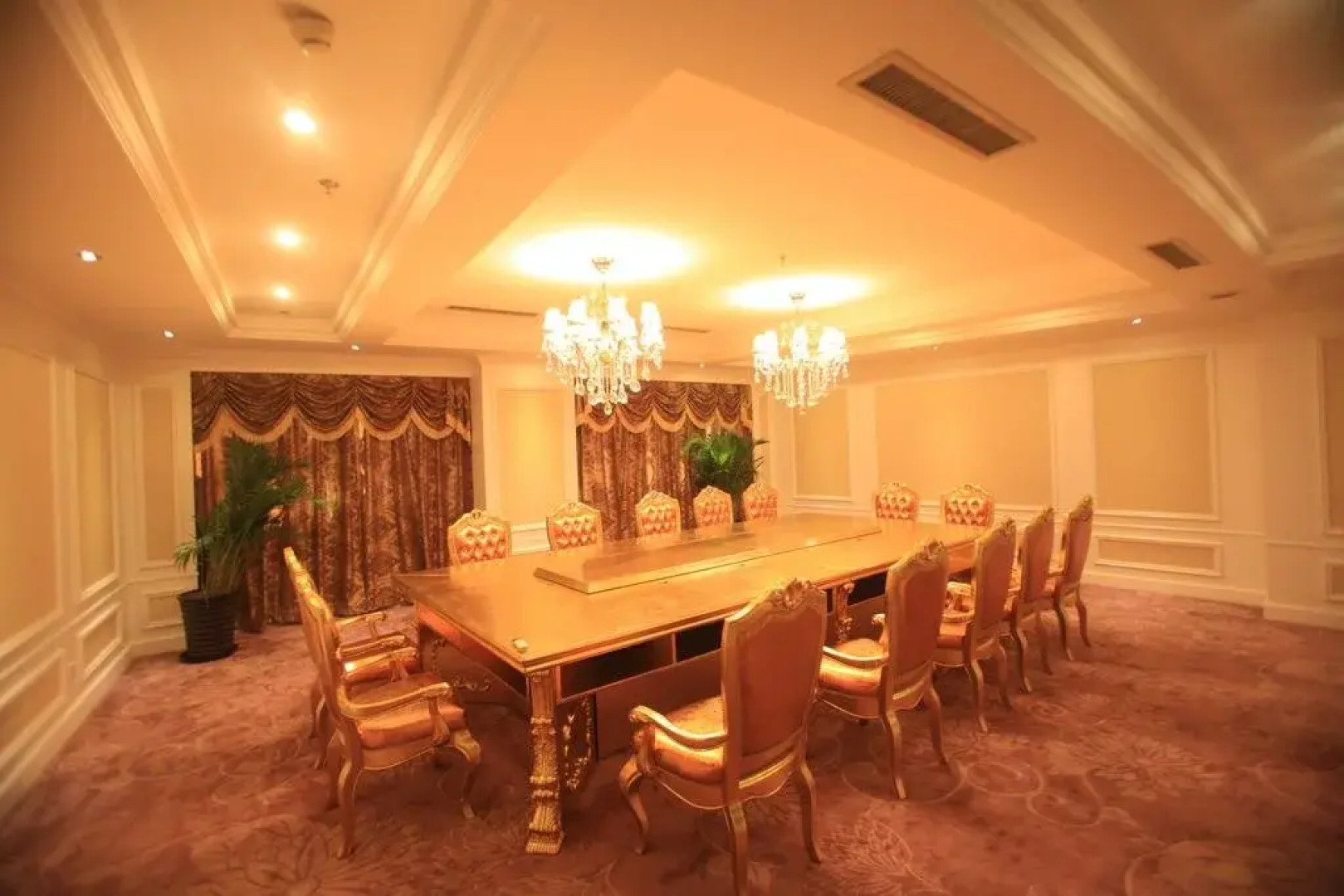 Zhangjiakou HongHao Holiday Hotel