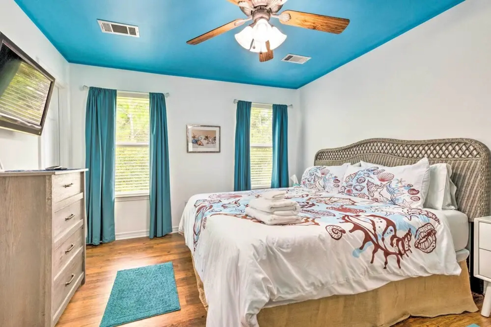 Secluded 'La Mer Cottage' < 1 Mi to Beach!