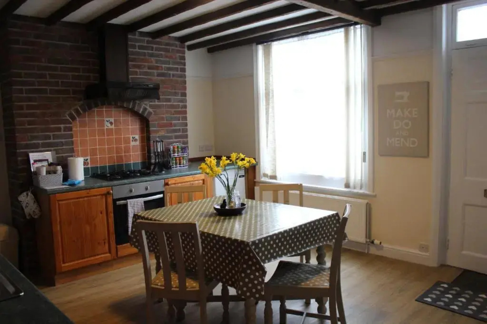 Spacious & Cozy Mid Wales Town Centre Apartment, With Bike Storage