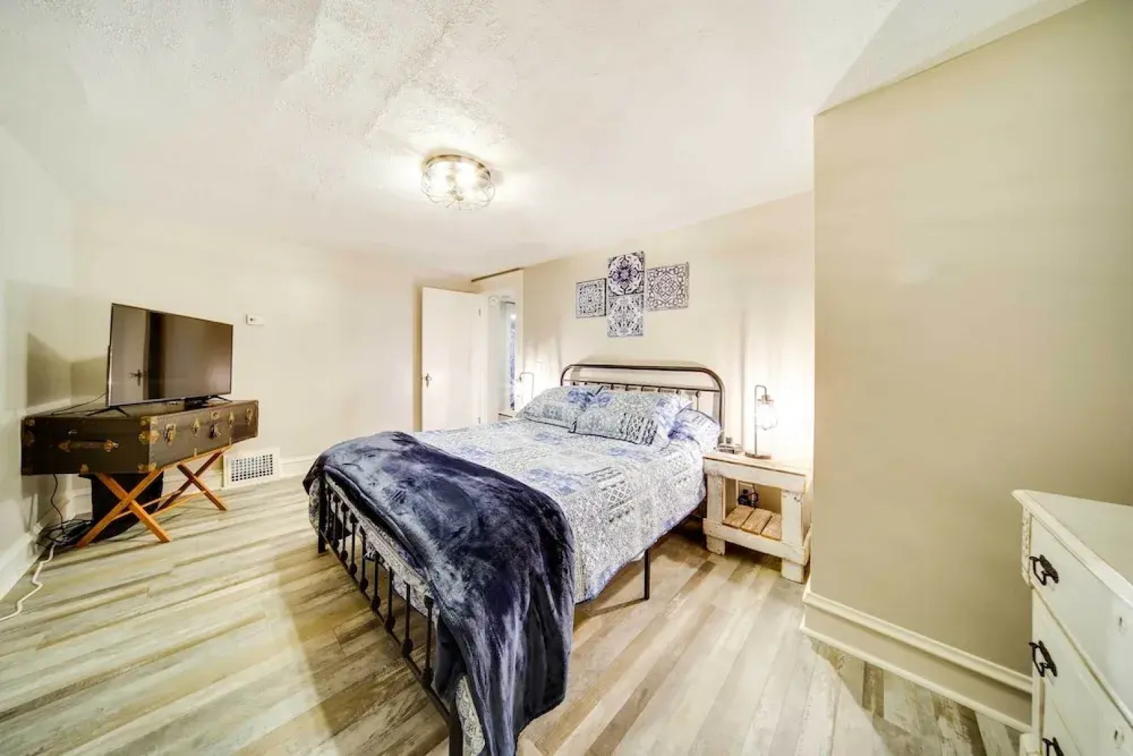 Meadville Apartment w/ Deck < 2 Mi to Allegheny!