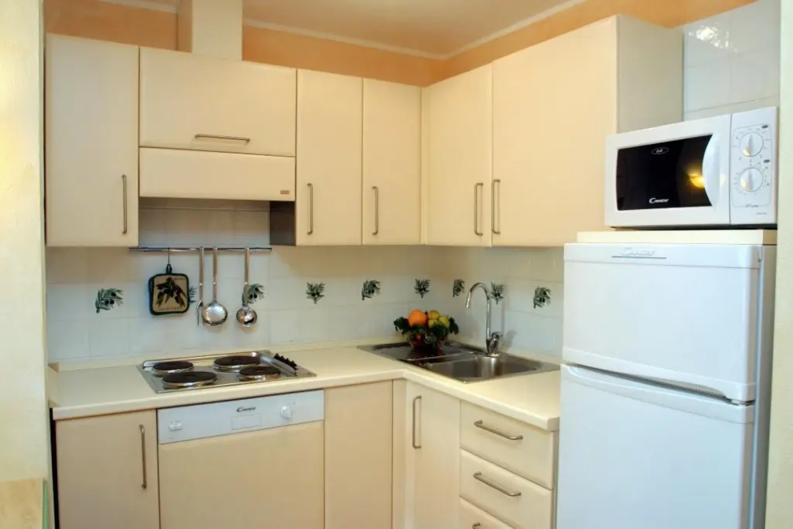 Lantana Resort Hotel & Apartments