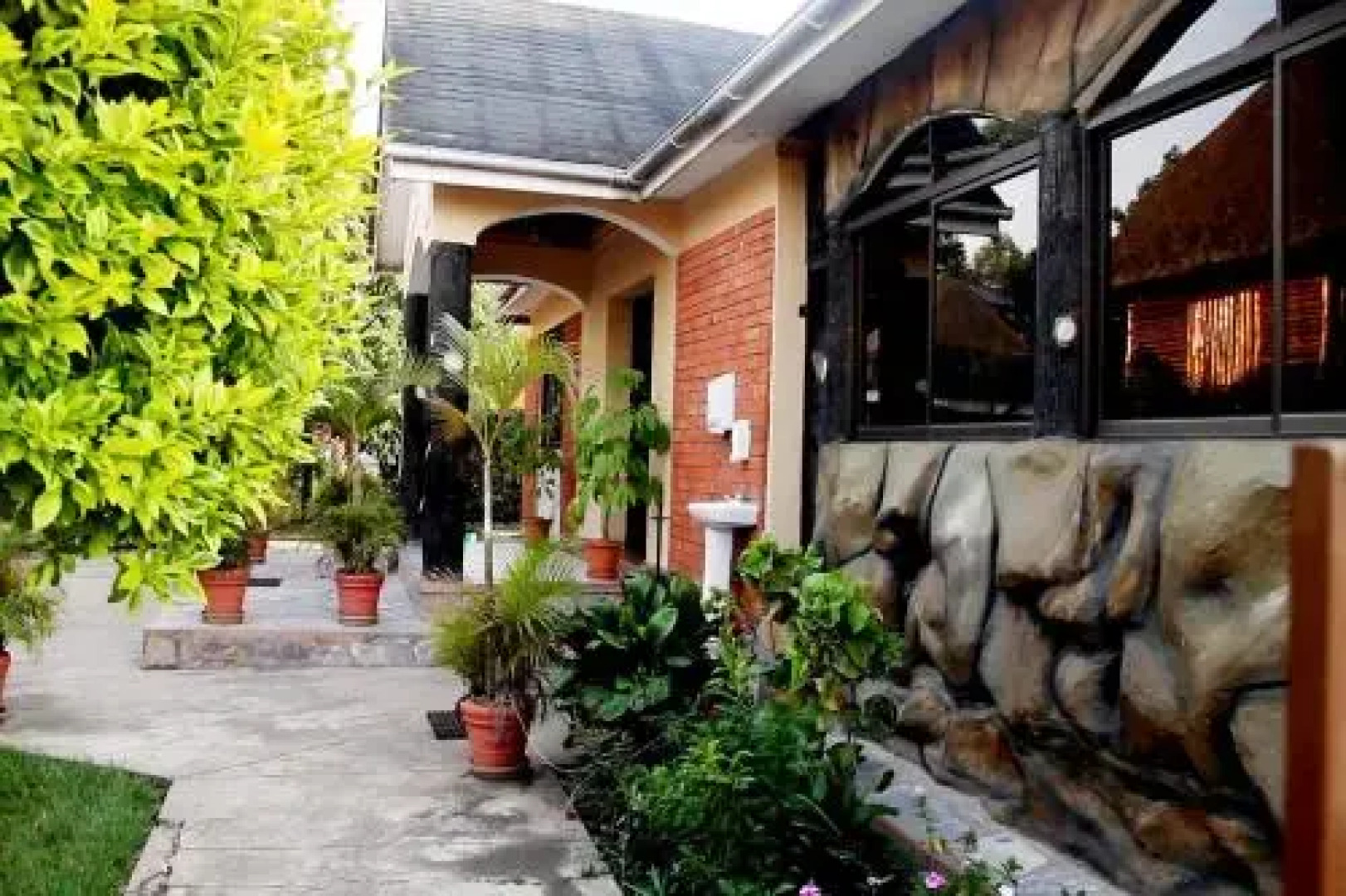 Skyblue Motel Lyantonde