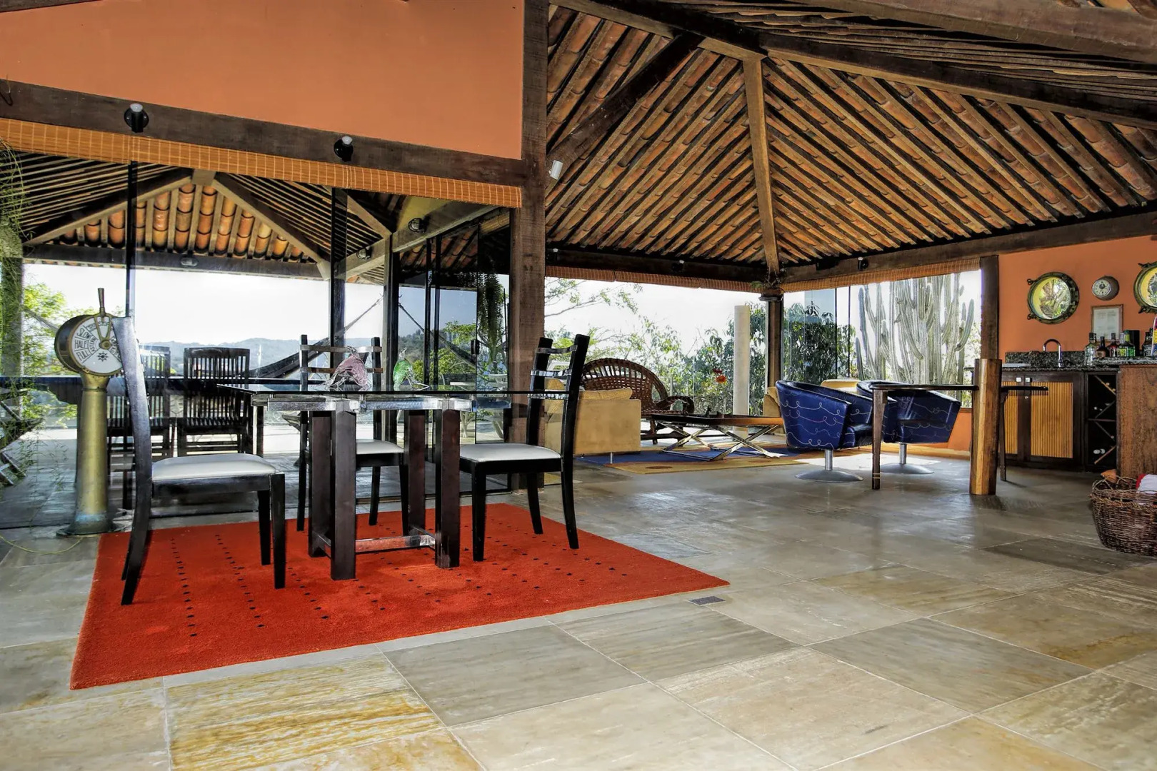 Cliffside Luxury Inn