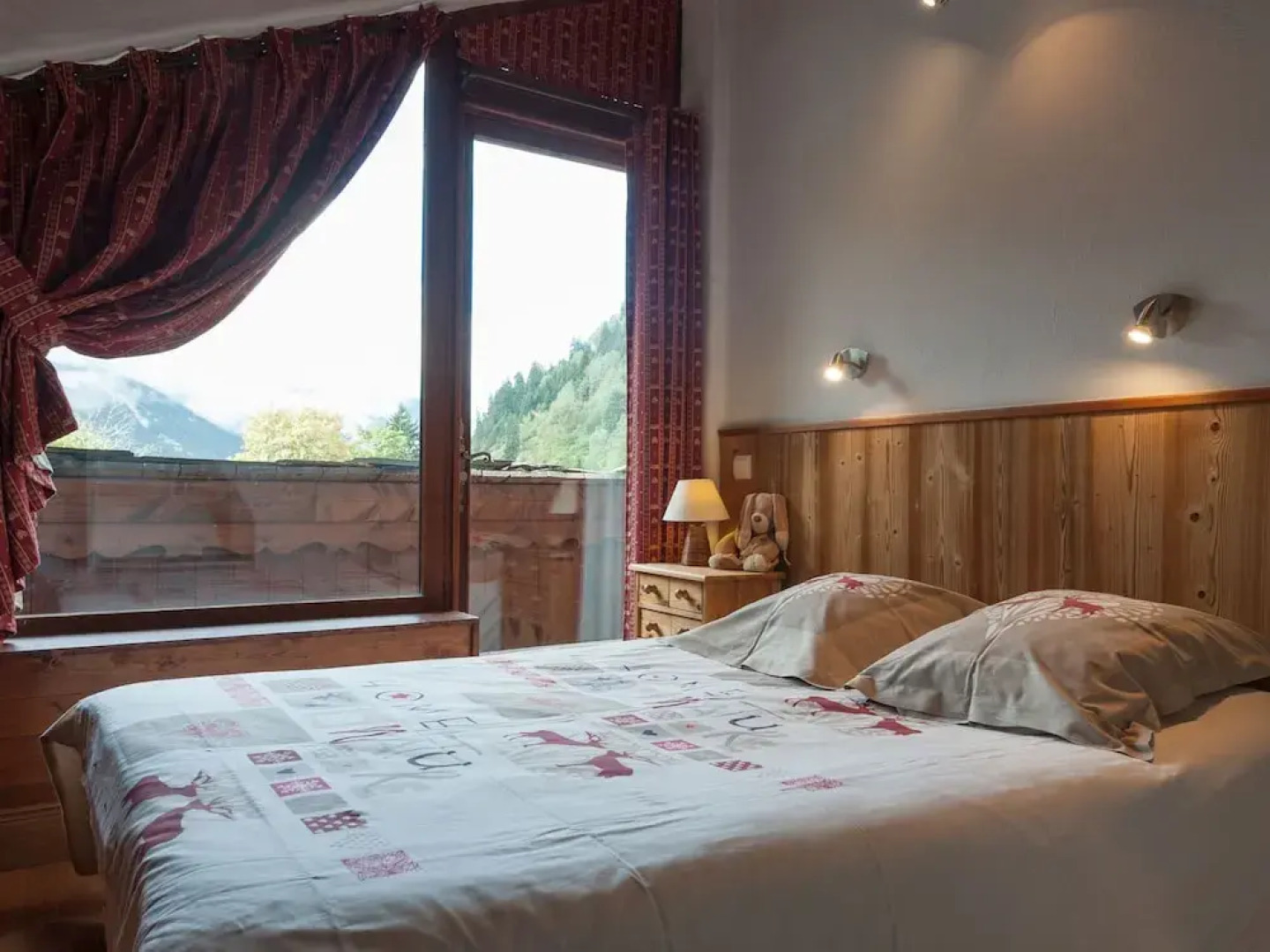 Comfortable Semi-detached Chalet 1 km. From the Nice Center