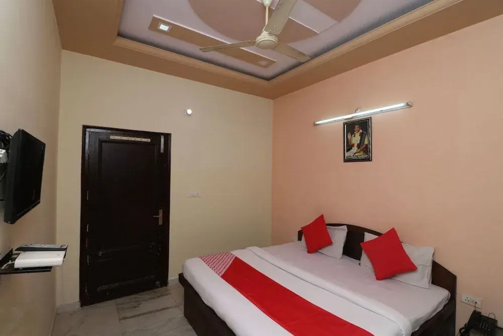 Oyo 30740 Hotel Gurudham Vrindavan