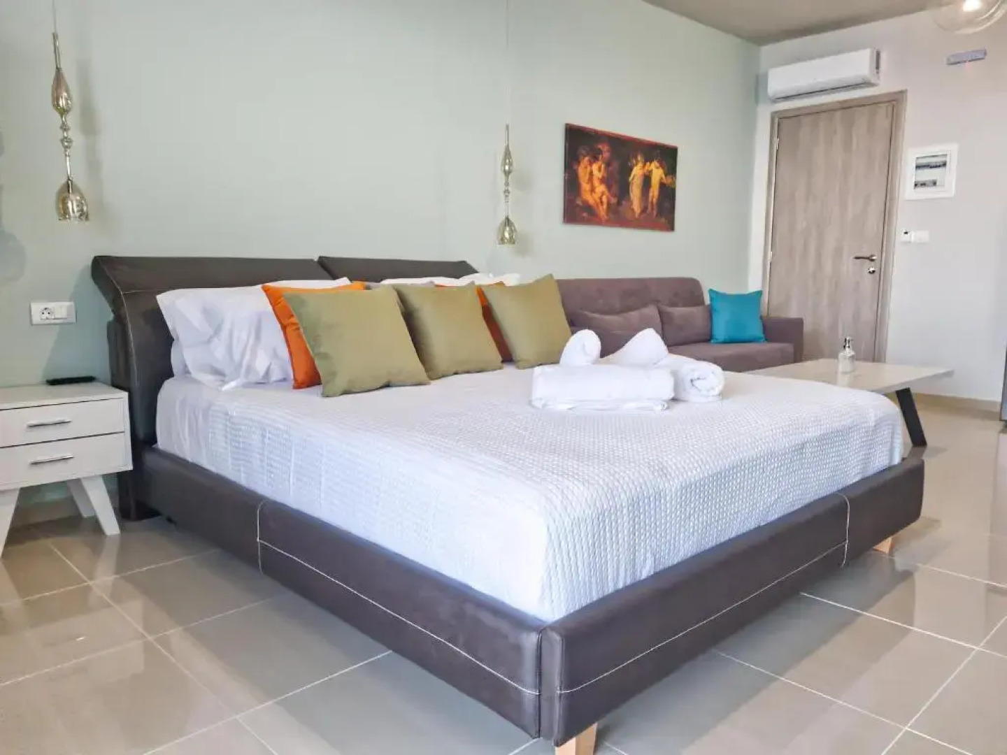 Epipleon Luxury Suites -105- Δωμάτιο 35τμ με βεράντα 35τμ μπροστά στη θάλασσα