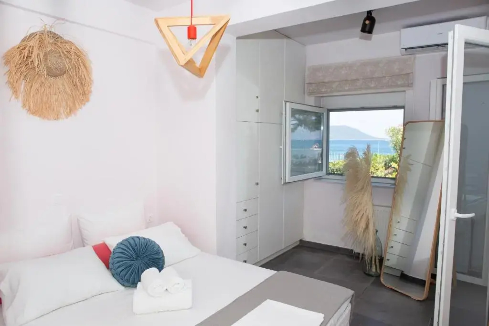 Pampas Seafront villa, 6 bedrooms, North Evvoia