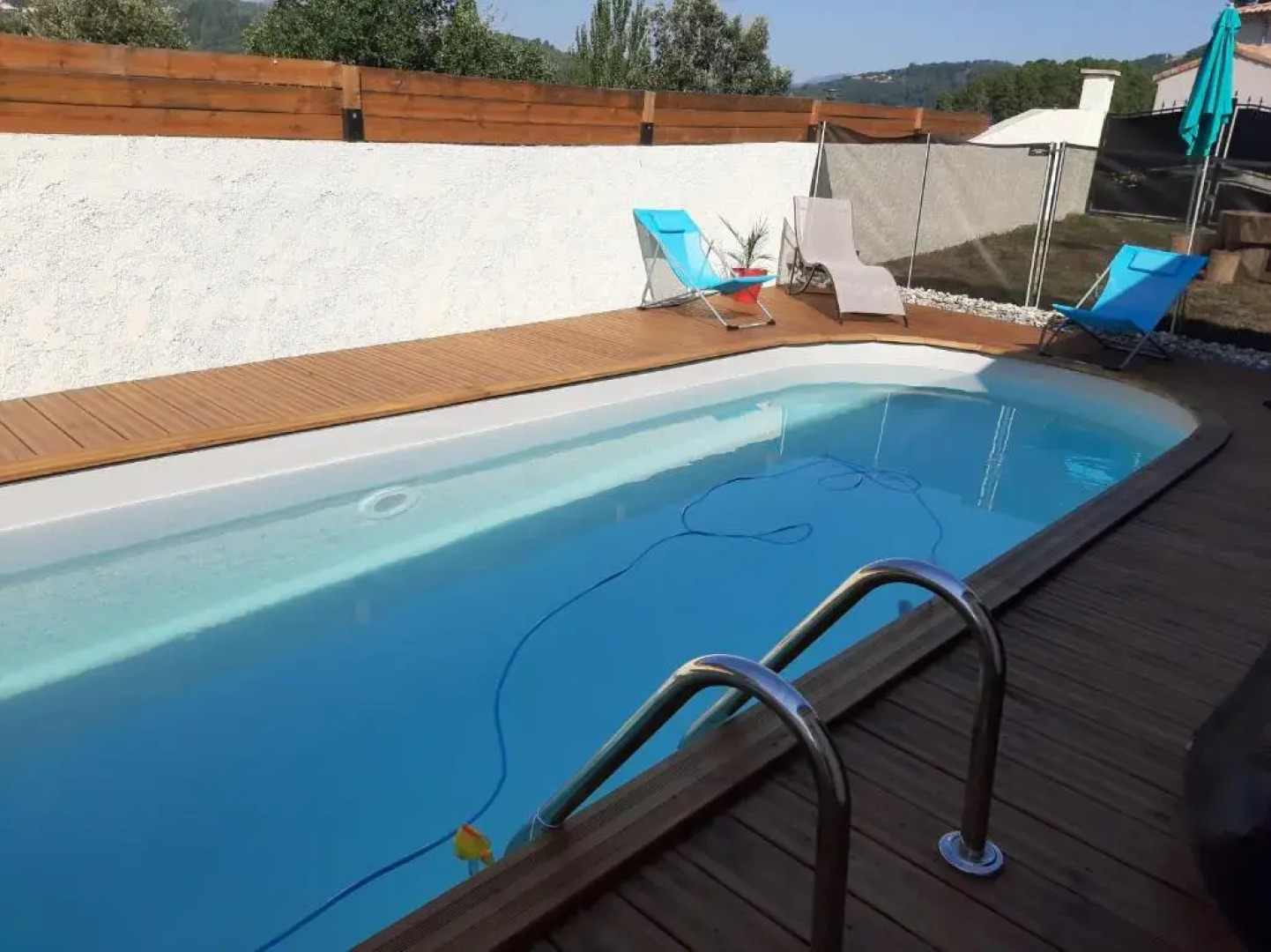 Maison avec piscine à l'orée de la forêt