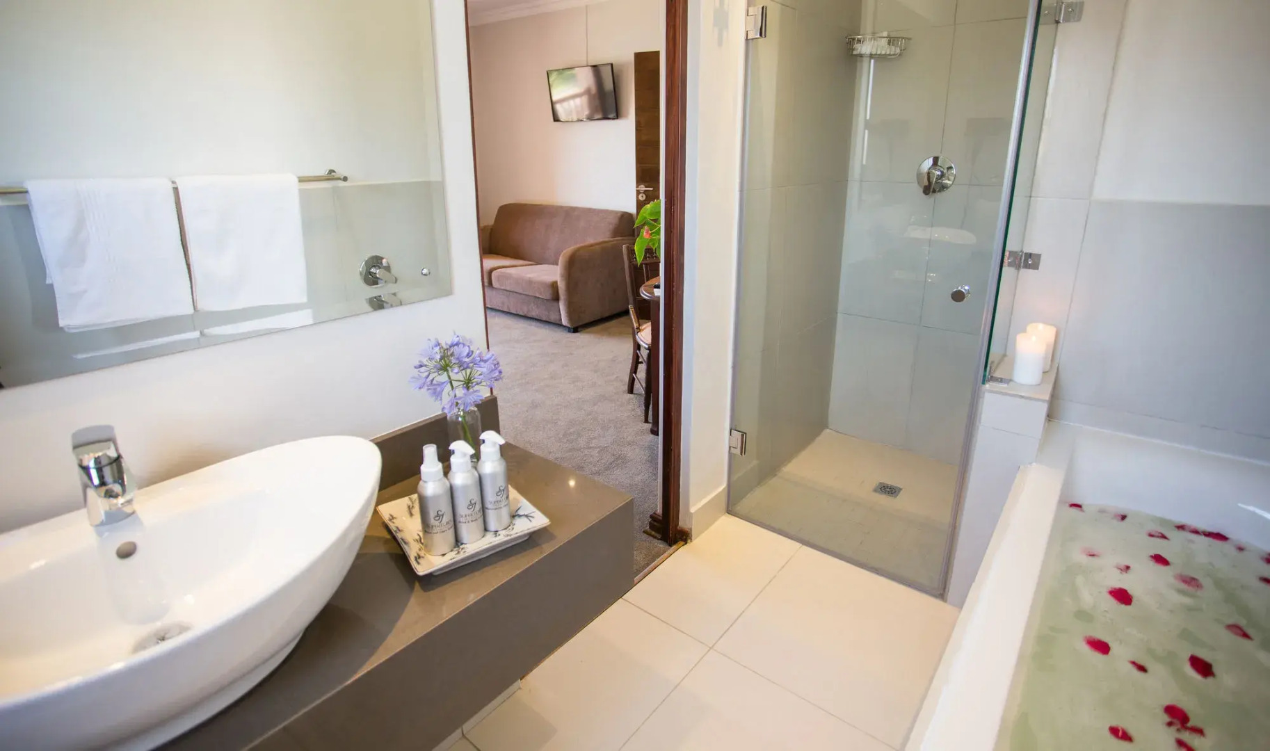 Super Tubes Guesthouse