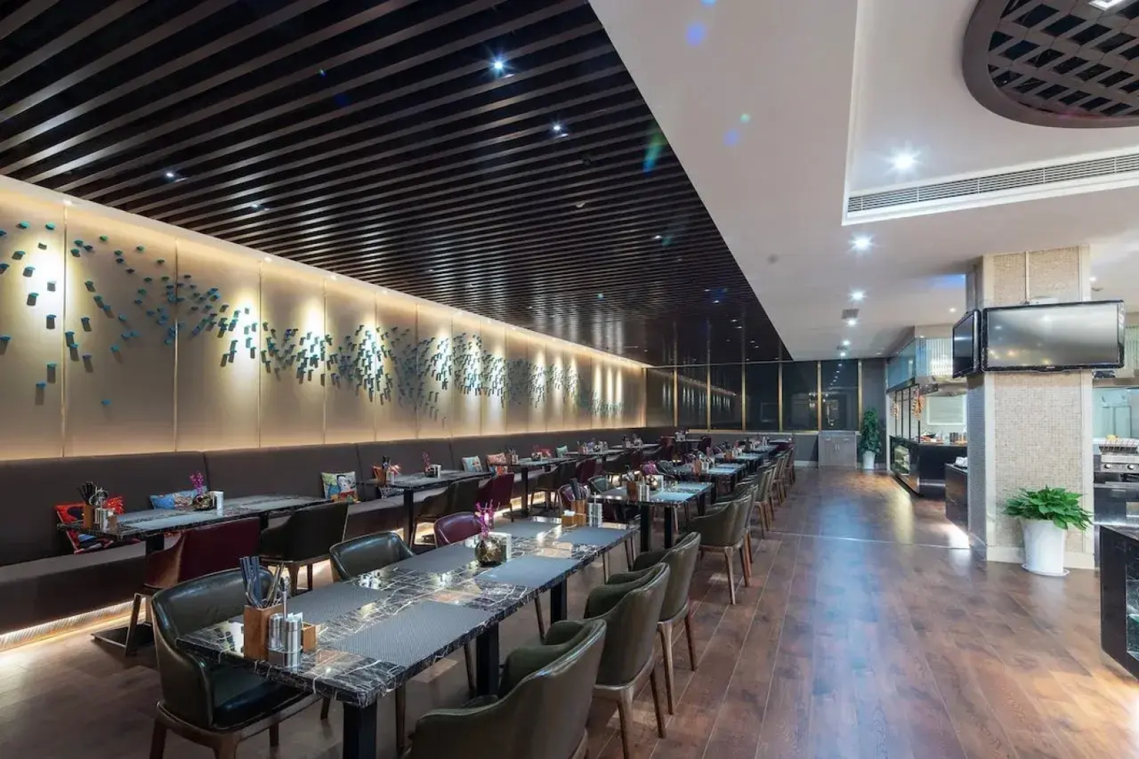 Jinjiang West Capital International Hotel
