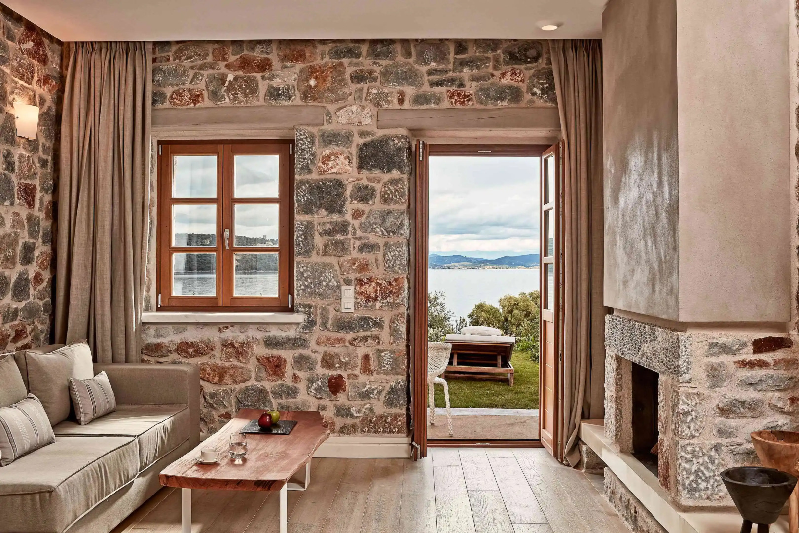 100 Rizes Luxury Sea Side Resort.