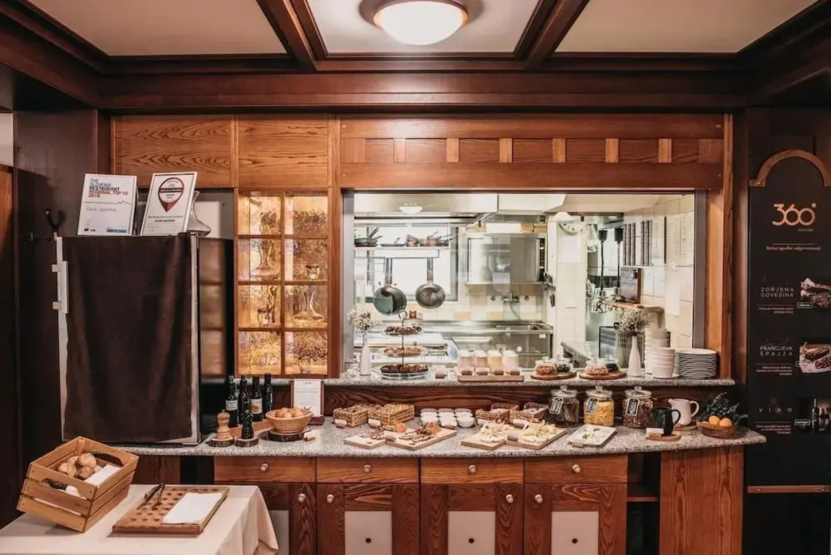 Dvor Jezeršek Brnik