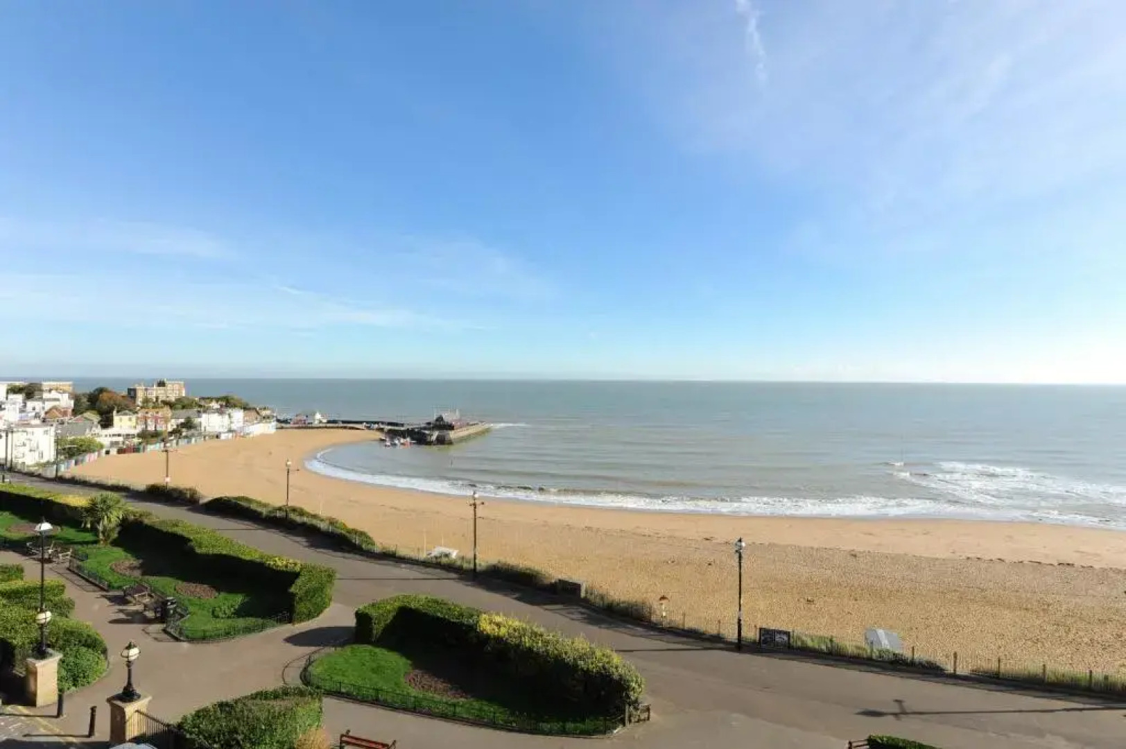 Luxury Two Bedroom Apartment with Fantastic Panoramic Sea Views