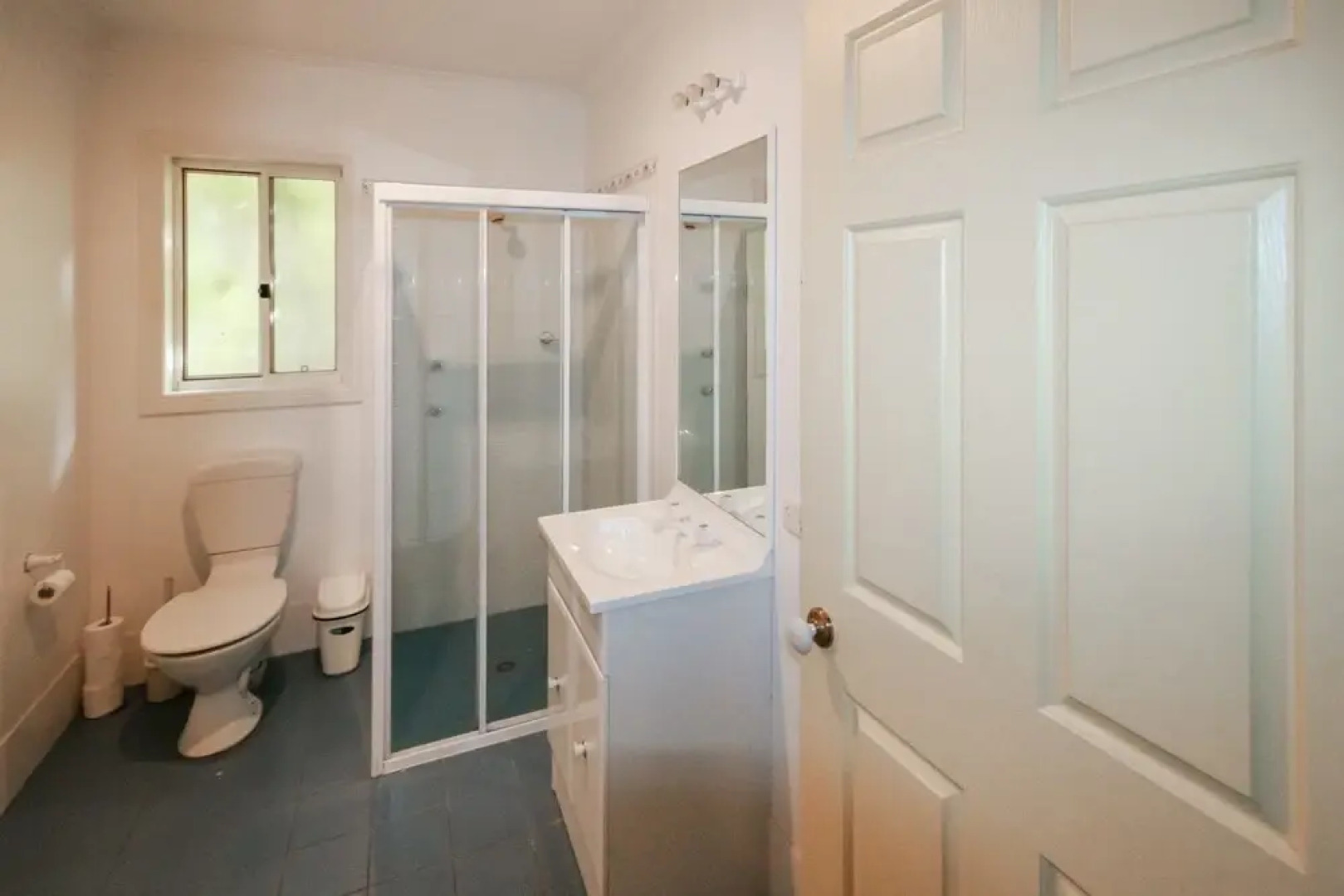 Tennerhof - Large Waterfront Home