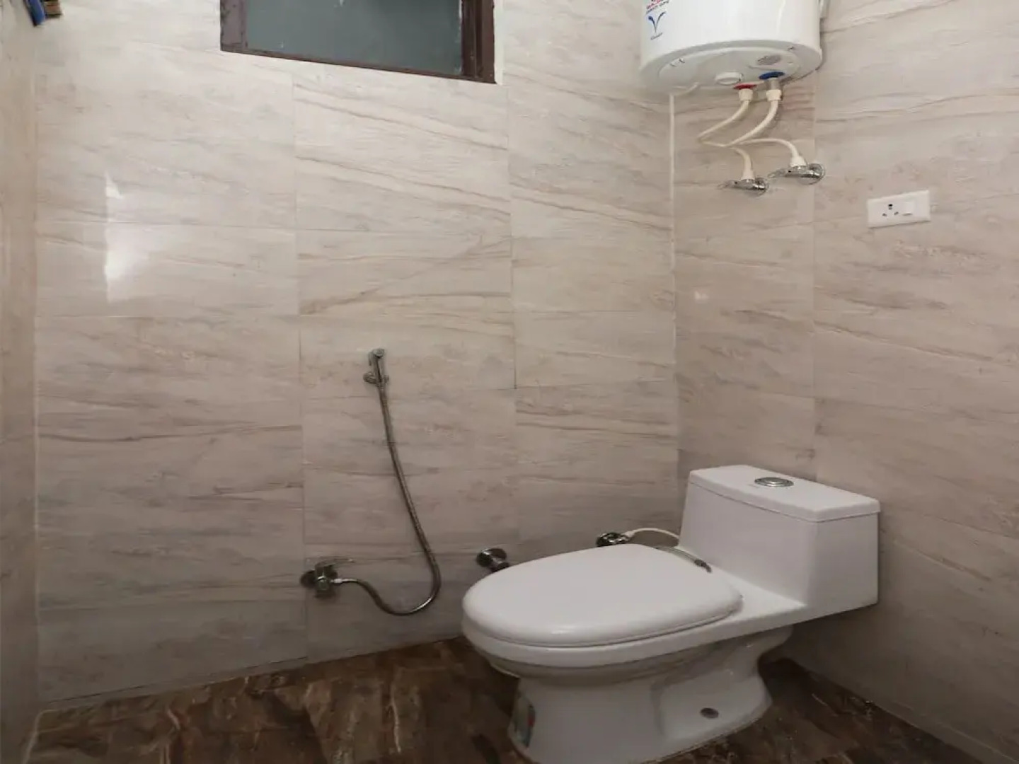 OYO 12493 Hotel Taaz Comfort Inn