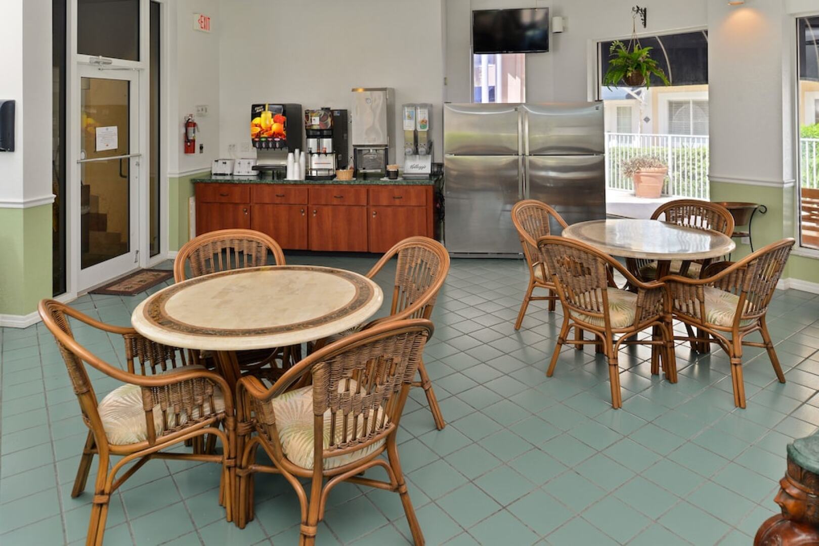 Royal Mansions Resort