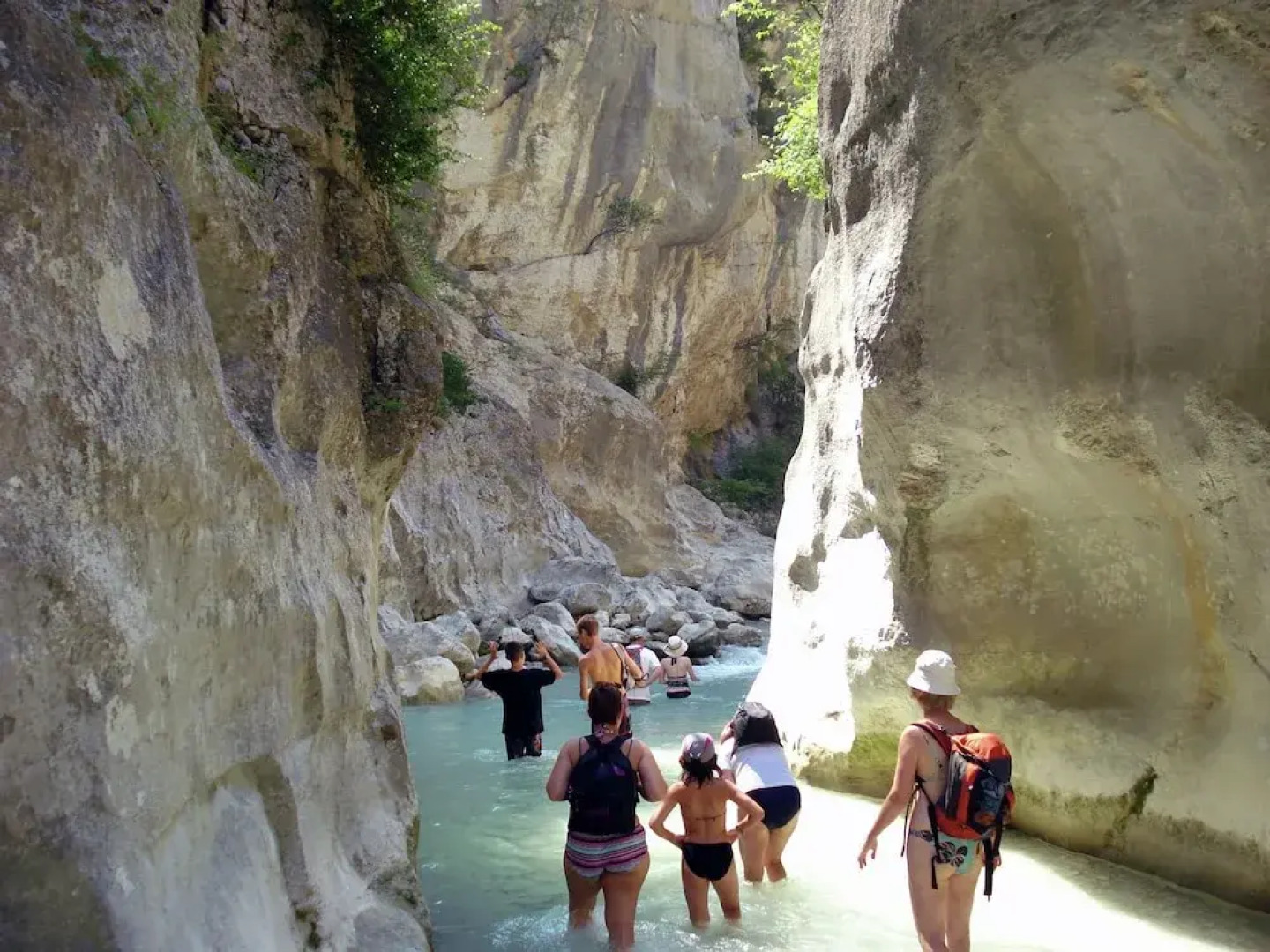 Spacious Castle in Jonquieres with Swimming Pool