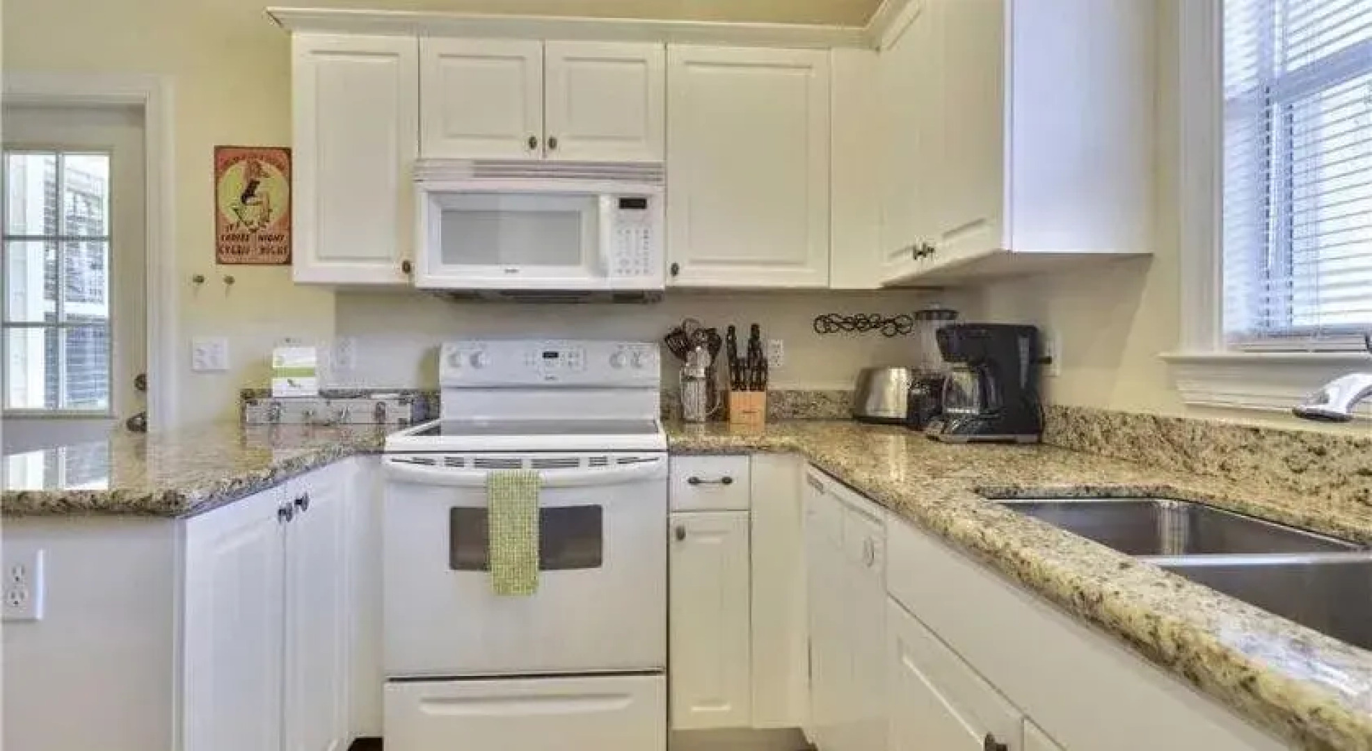 Coral Garden by Avantstay Great Location w/ Balcony & Shared Pool