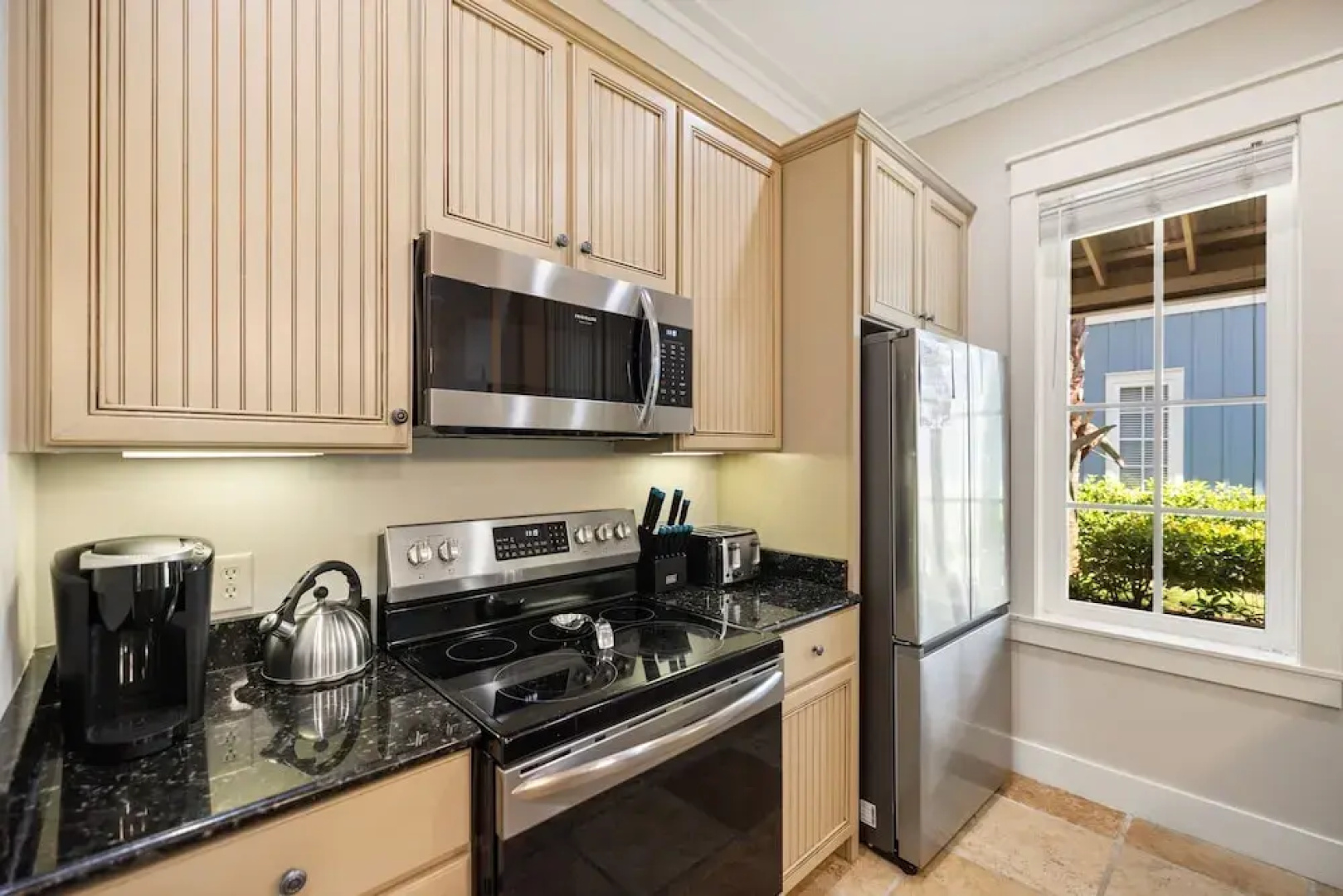 2465 Bungalo 4 Bedroom Home by RedAwning