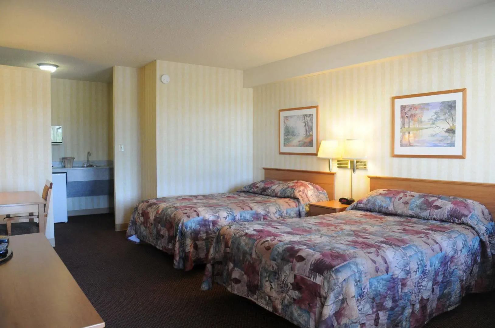 Country Lane Inn and Suites