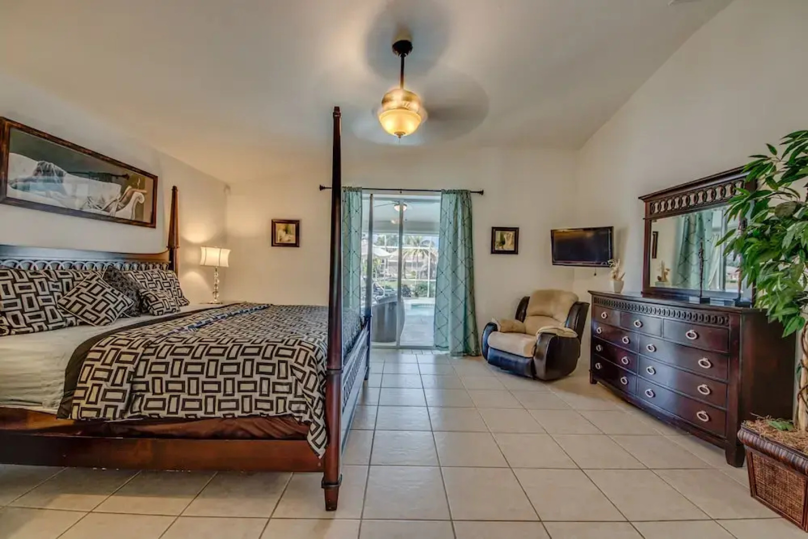 Villazo Ann - Roelens Vacations