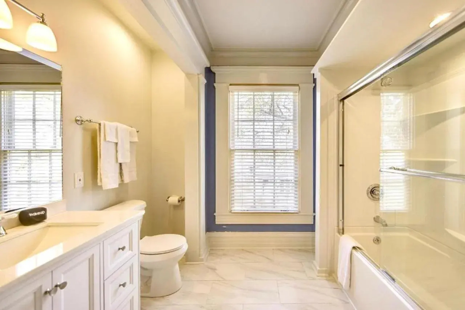 Anchuca Historic Mansion & Inn