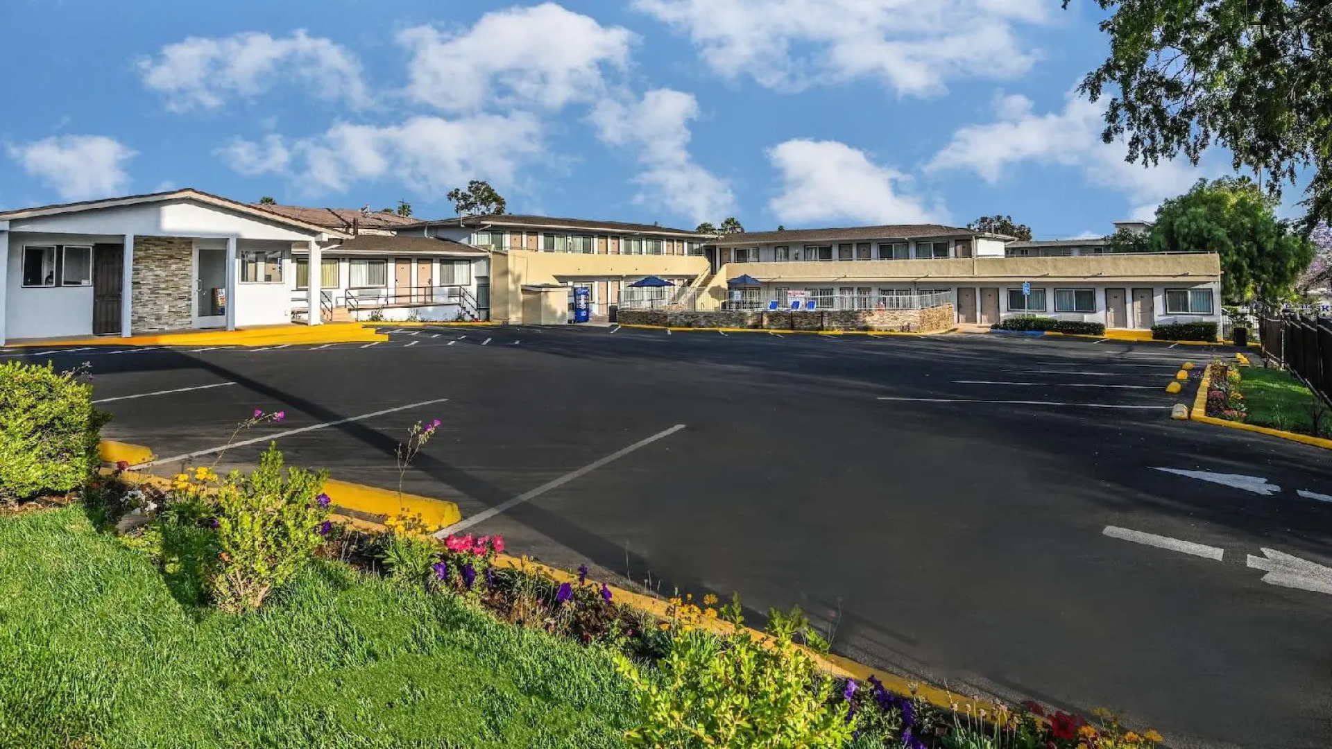 Sea Rock Inn - Long Beach