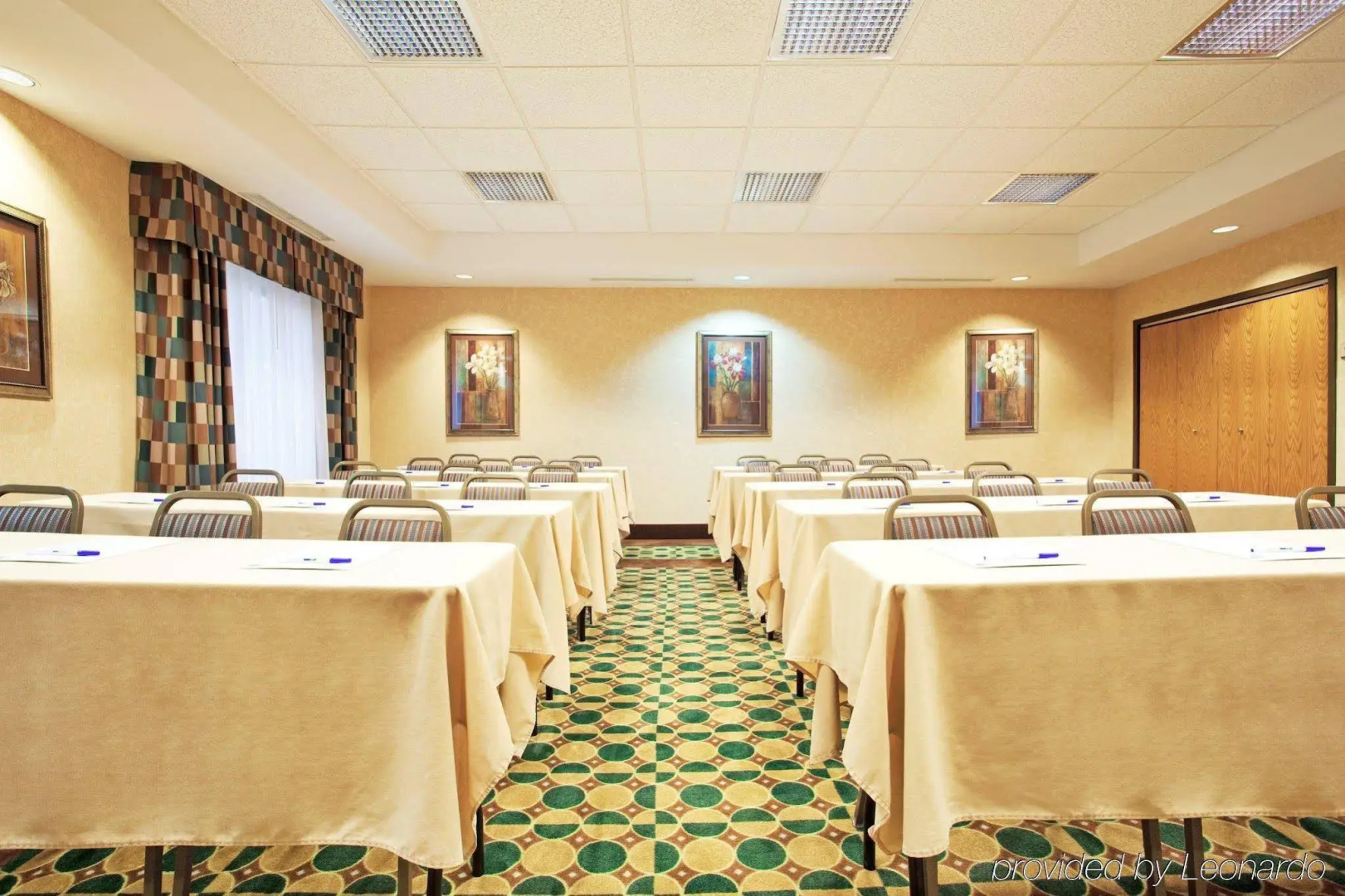 Holiday Inn Express & Suites Morris by IHG