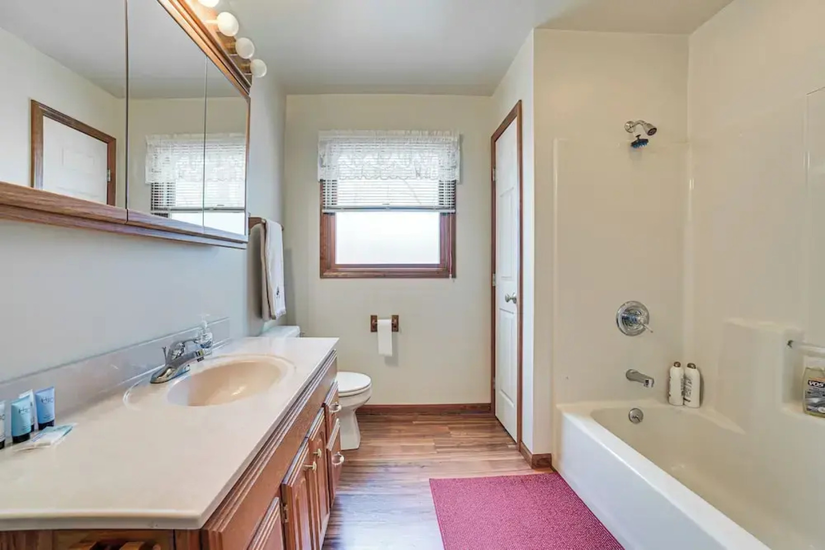 Family-friendly Houghton Lake House: Steps to Lake