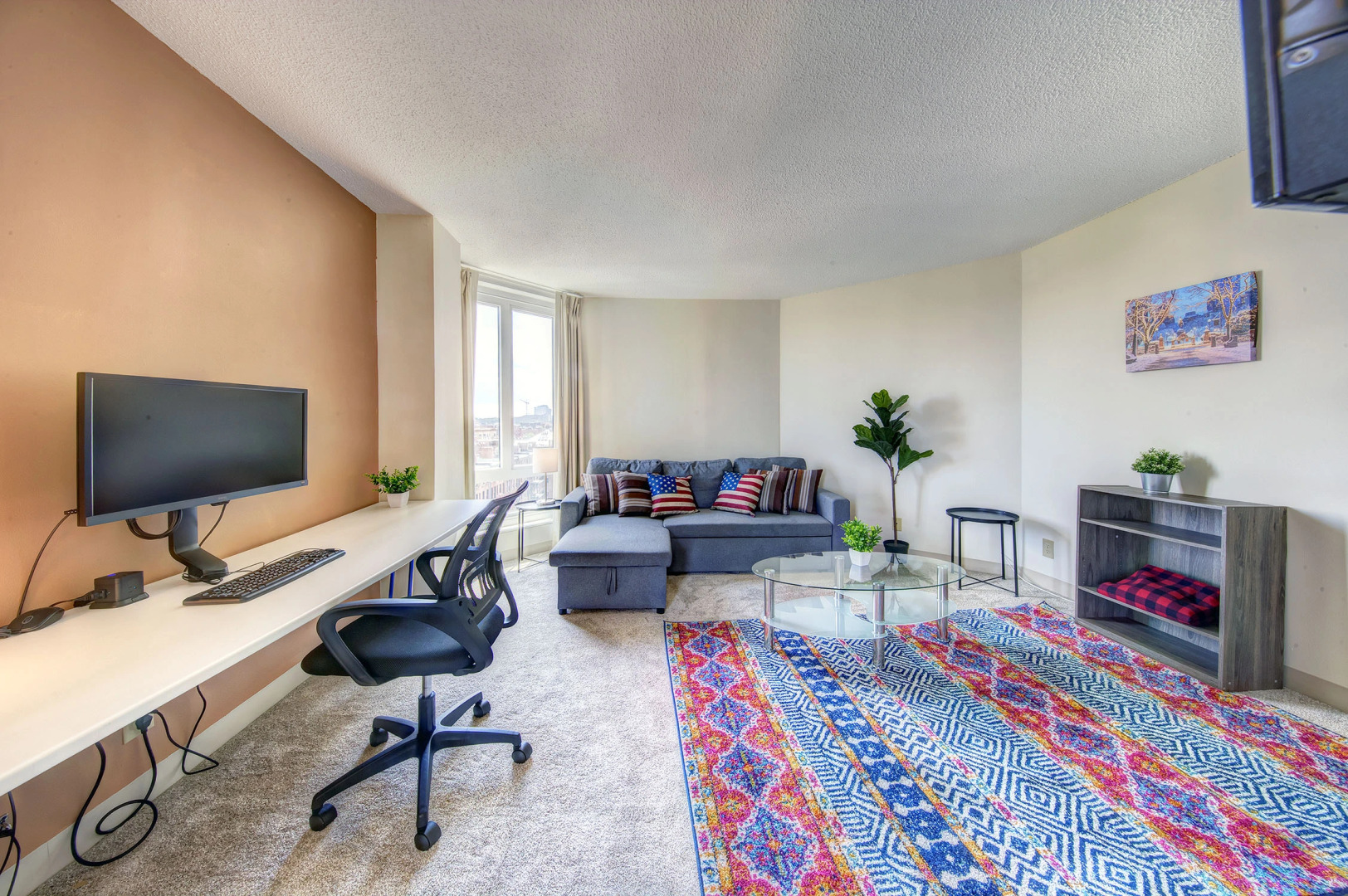 Spacious Back Bay Condo with Great Amenities!