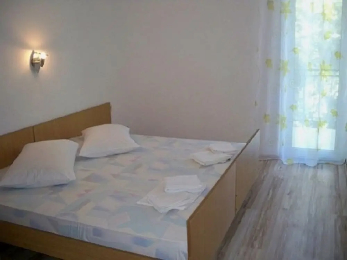 Mir - Free Parking - A5