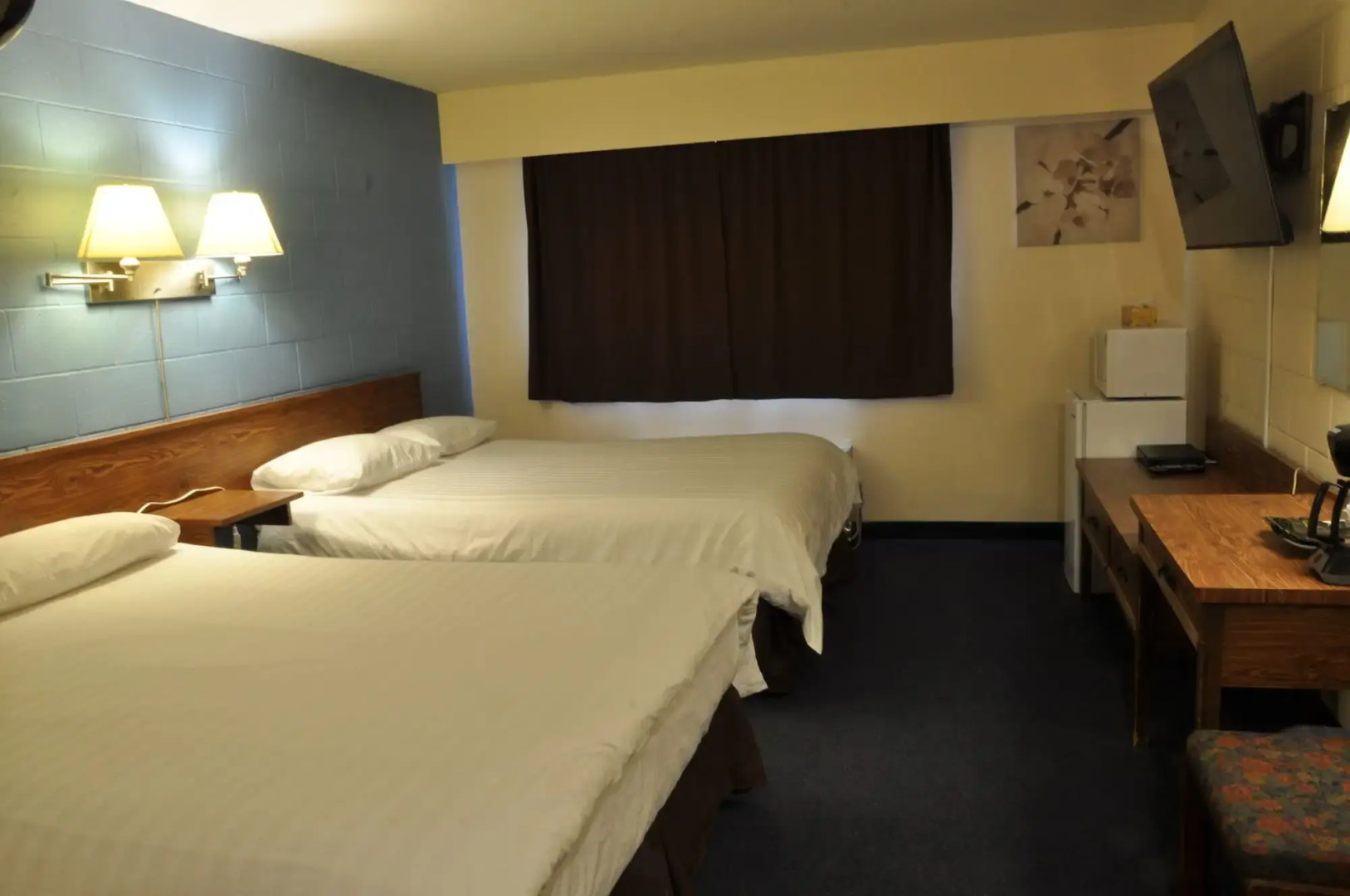 Canadas Best Value Inn Mile 0