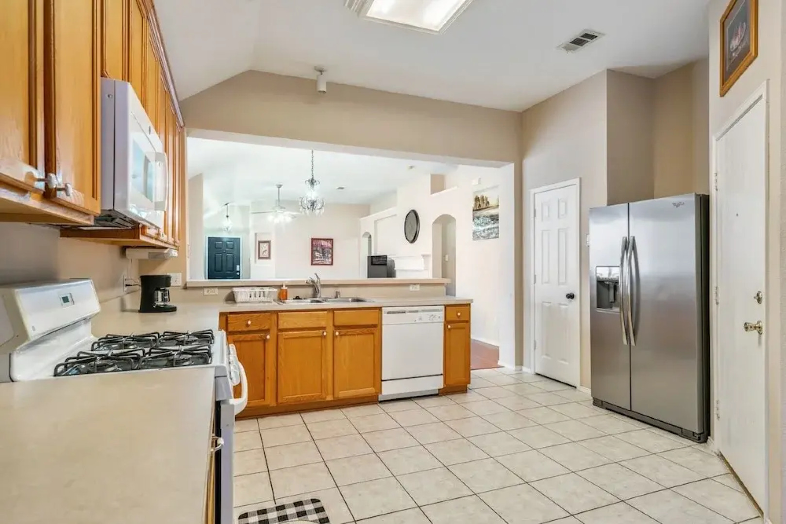 Centrally Located 3-bedroom and 2-bath The Colony Home With Great North Dallas Access 3 Home by Redawning