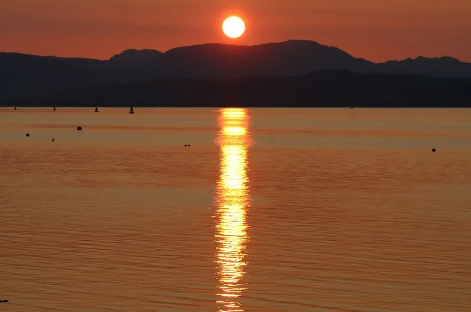 2 Bed Flat - Sleeps 4 - Parking - Wifi