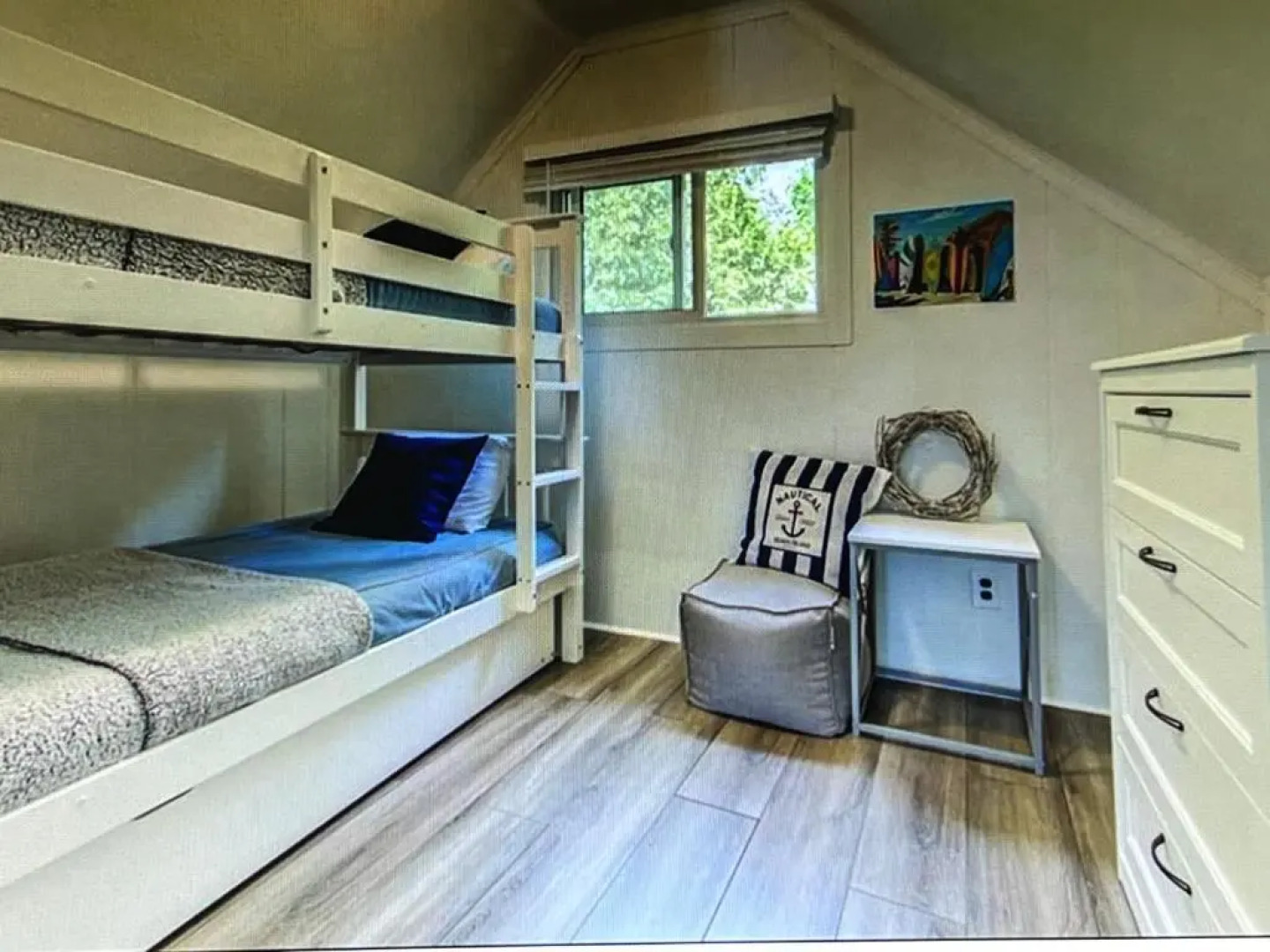 Beachy Chic-Completely renovated- Steps to the Beach