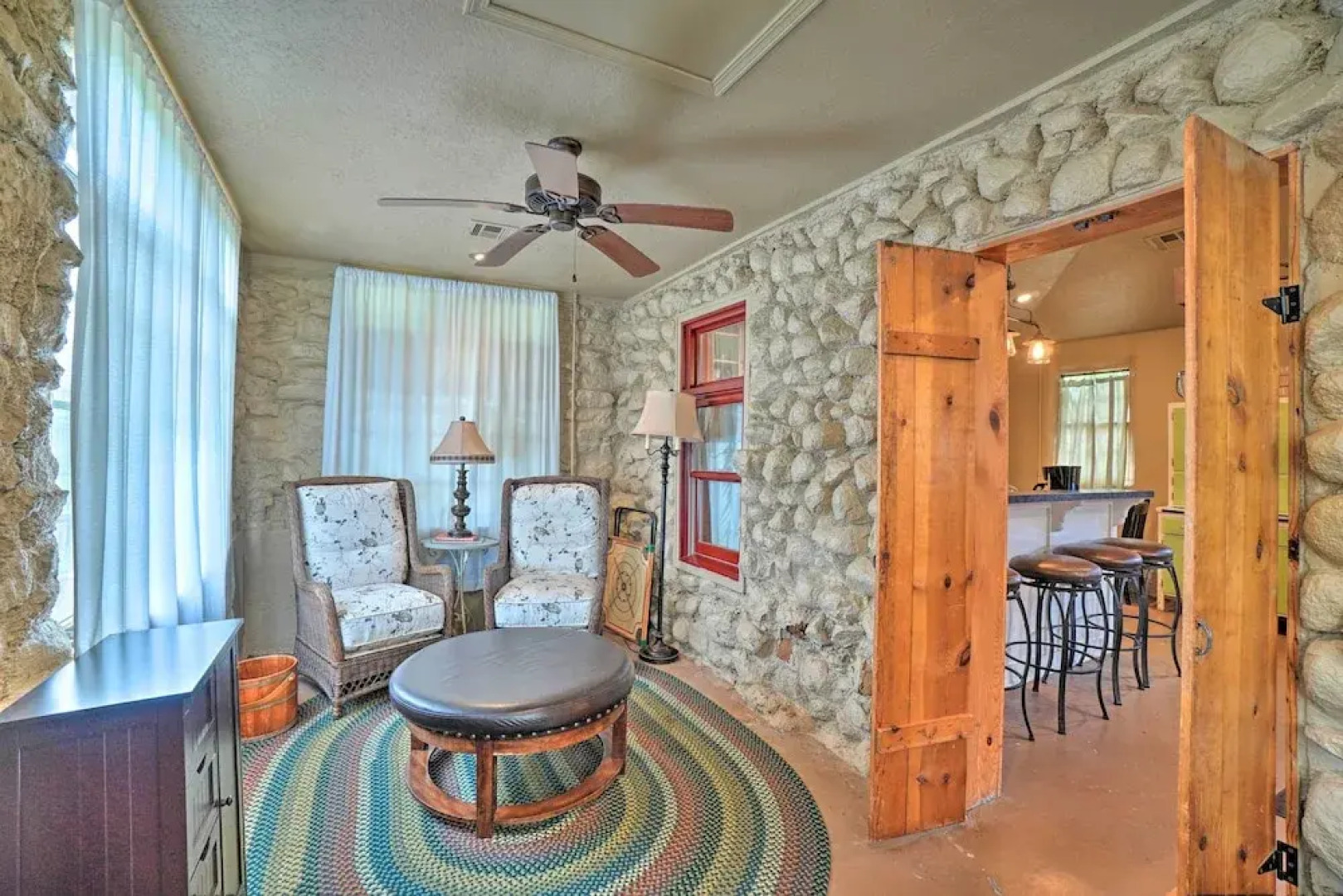 Enchanting Hilltop Cottage in Medicine Park!