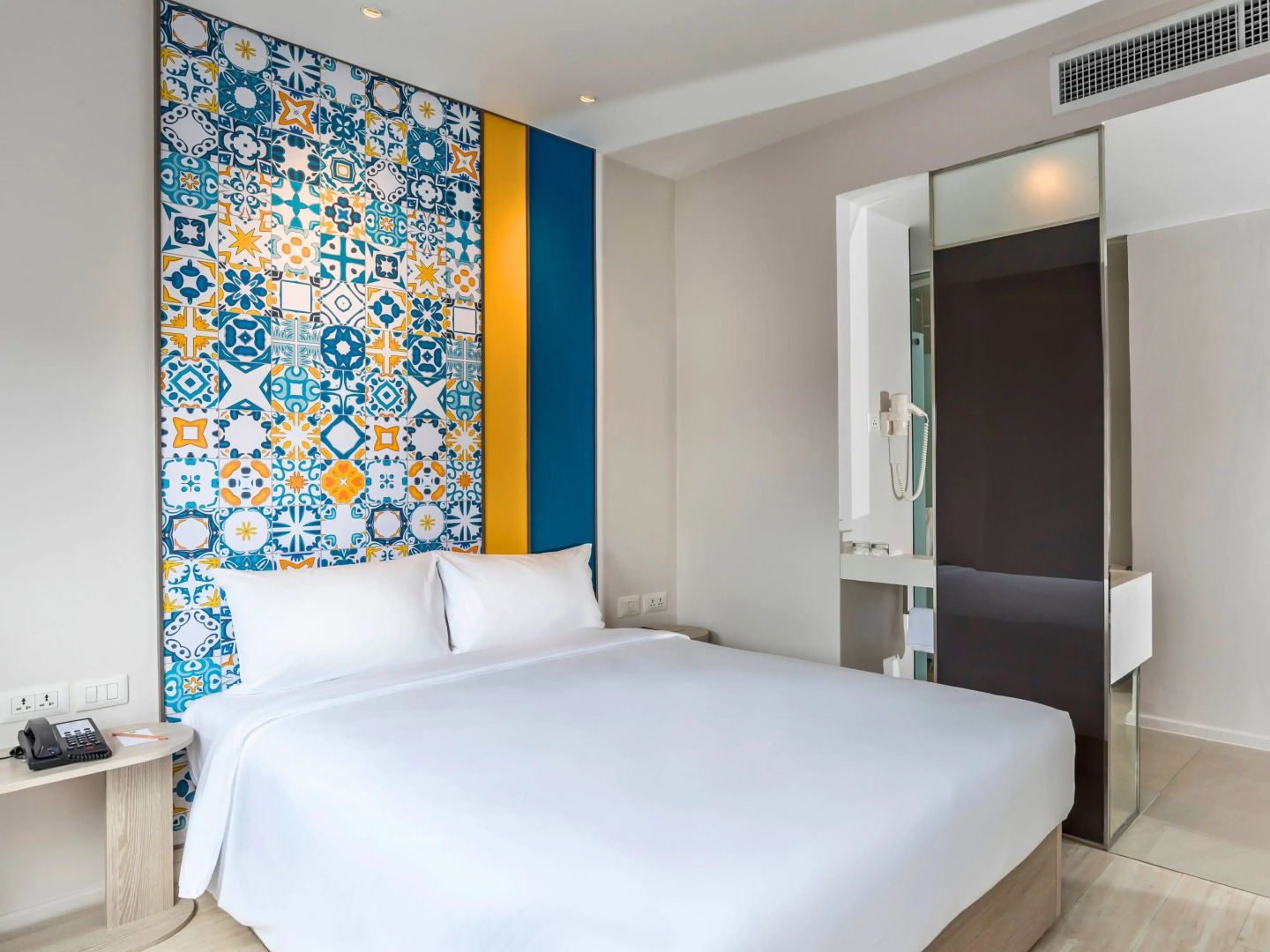 Отель ibis Styles Phuket City Hotel
