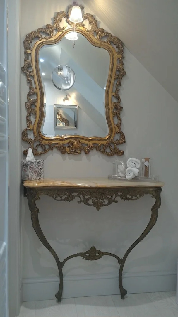 Whispering Cottages Bed and Breakfast