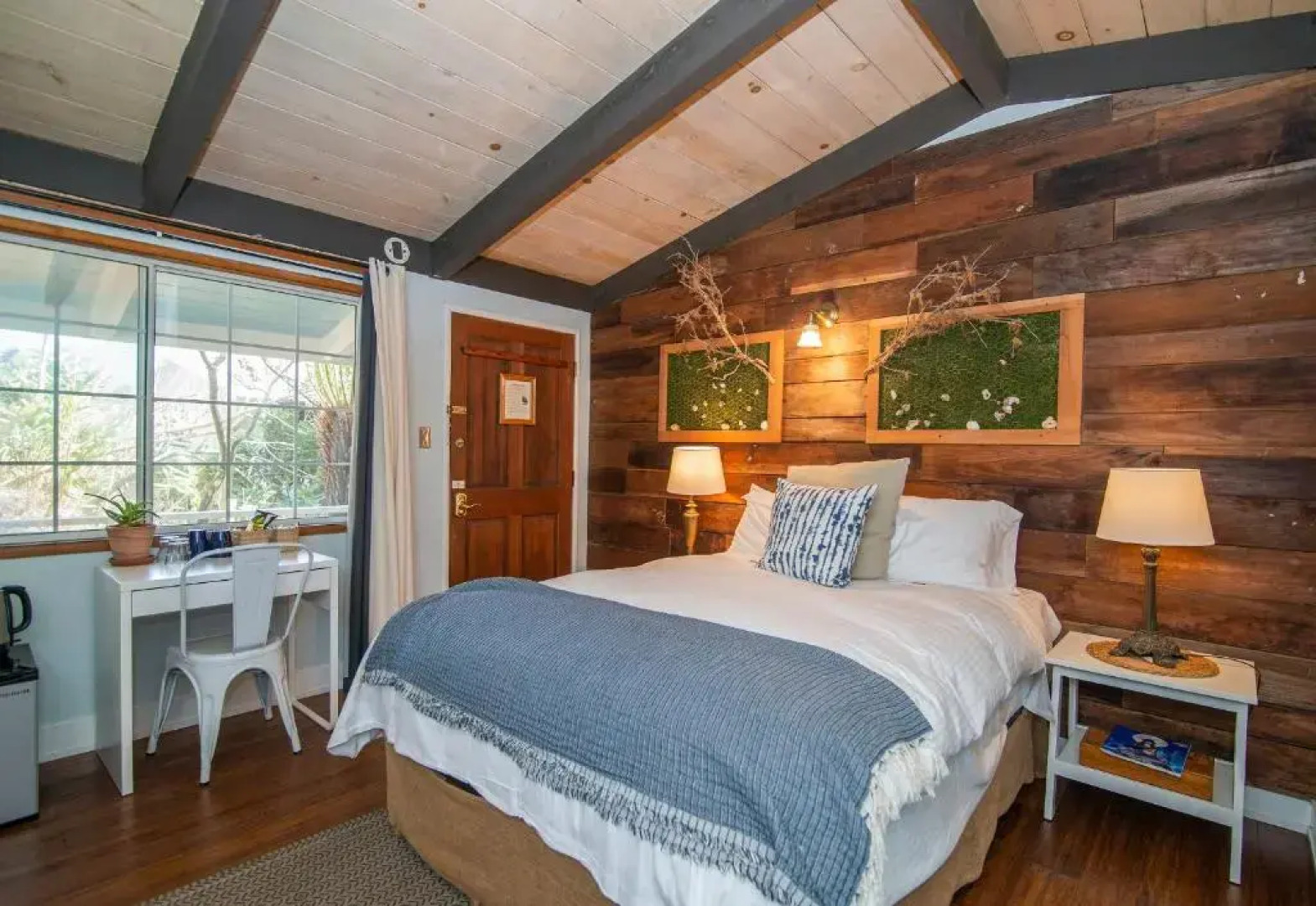 Smiley's Saloon & Hotel