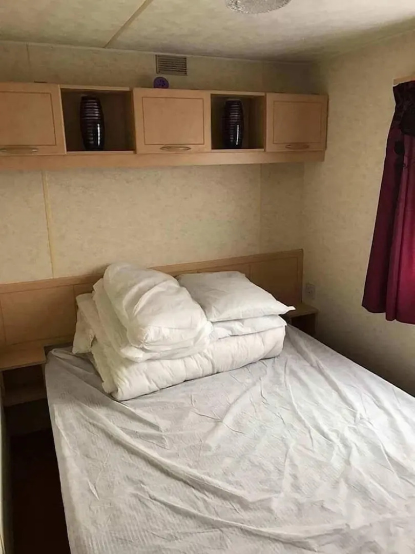 T & J's Caravan - 207 Happy Day's