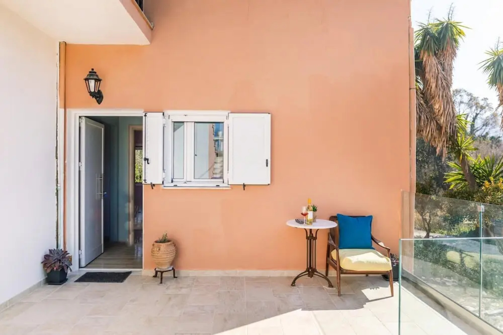 Lamda Apartment by Estia