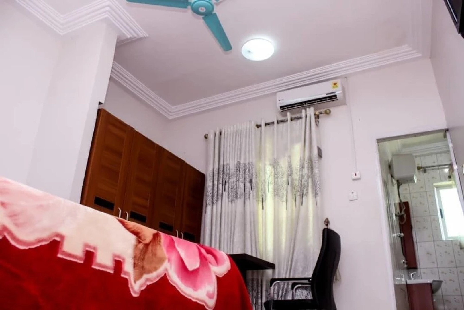 Sheilas Executive Hotel & Lodge